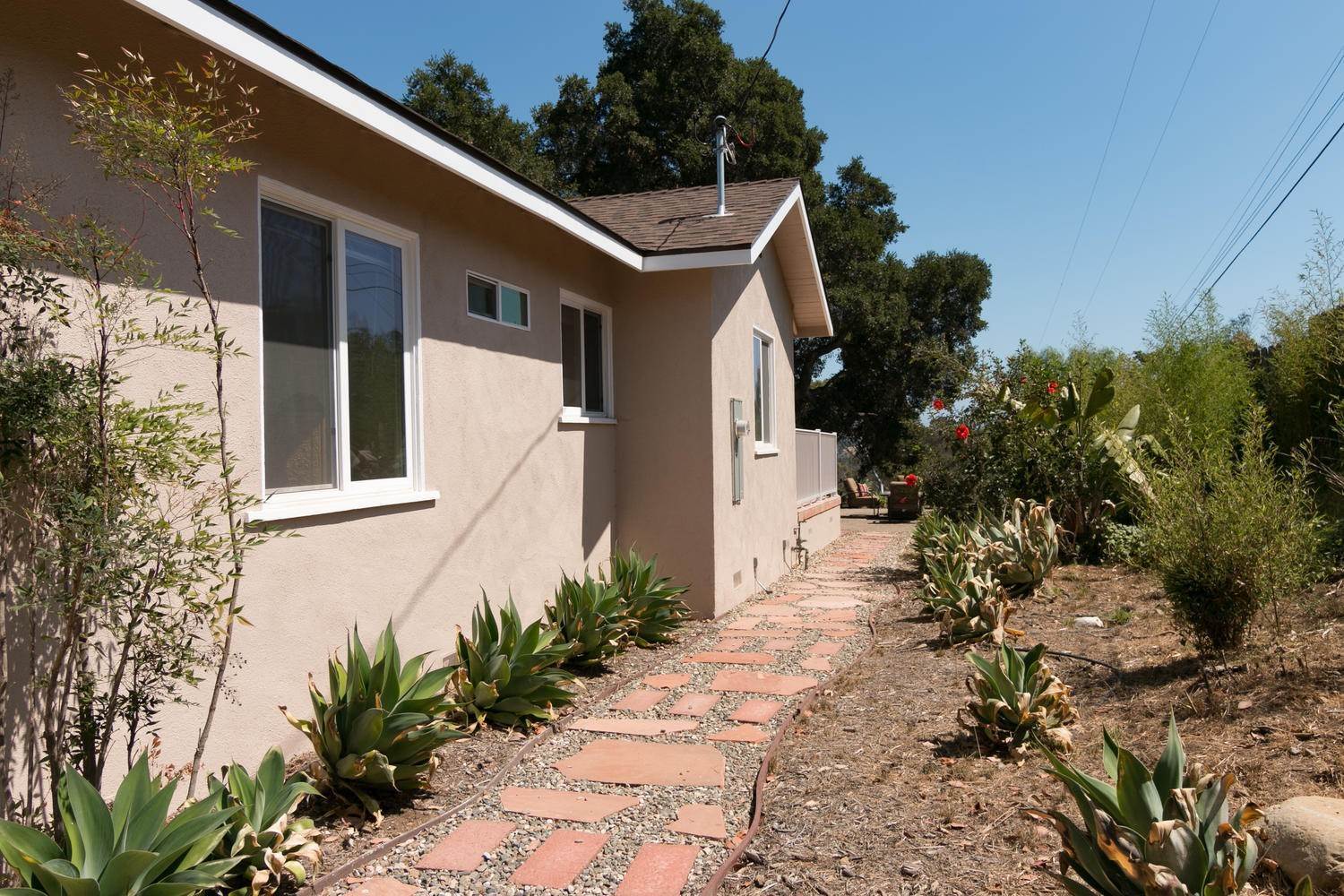 24. Estate for Sale at 4399 La Paloma Avenue Santa Barbara, California 93105 United States