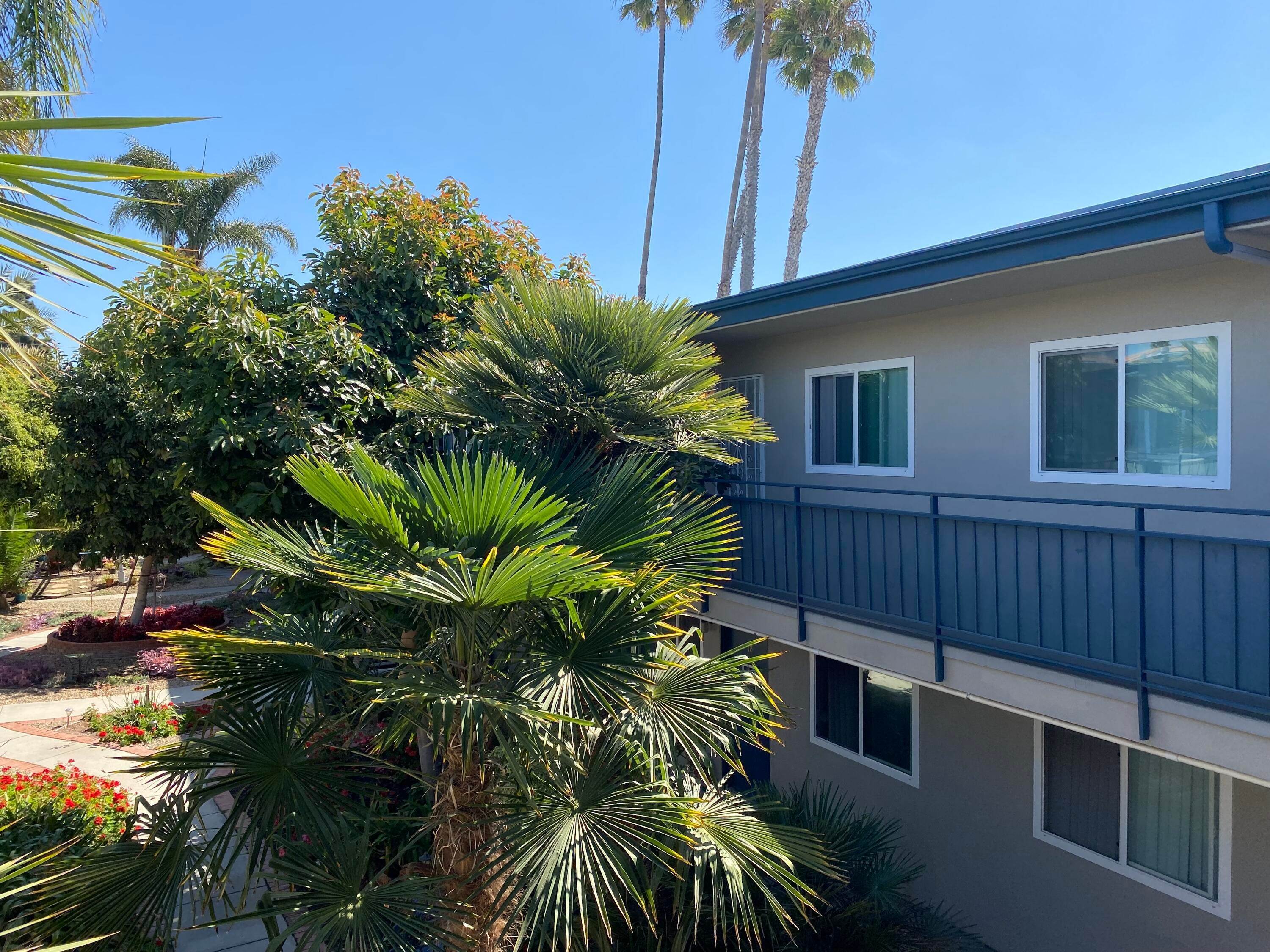 19. Multi Family for Sale at 6073 Woodland Street Ventura, California 93003 United States