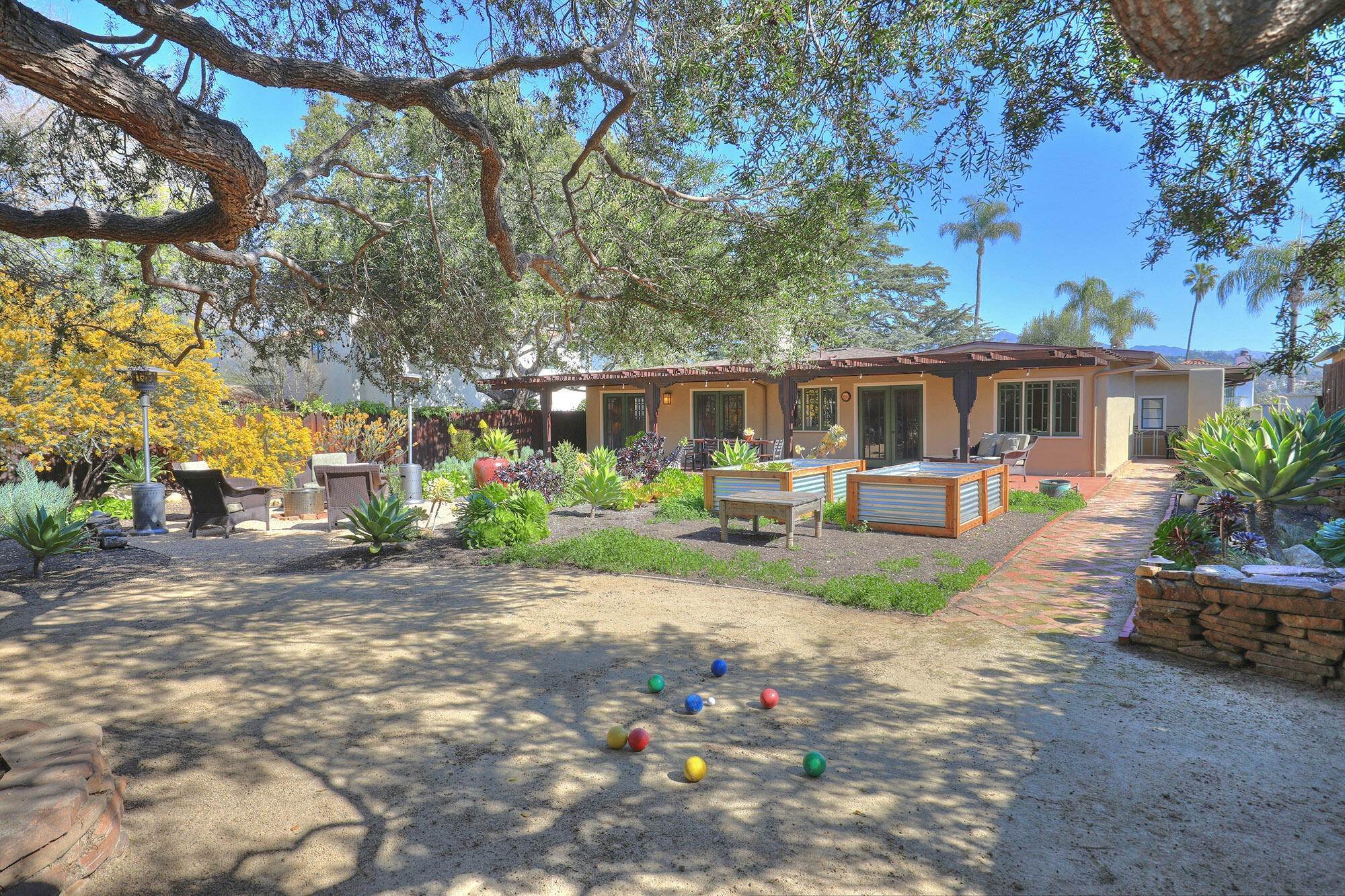 20. Estate at 2737 Cuesta Road Santa Barbara, California 93105 United States