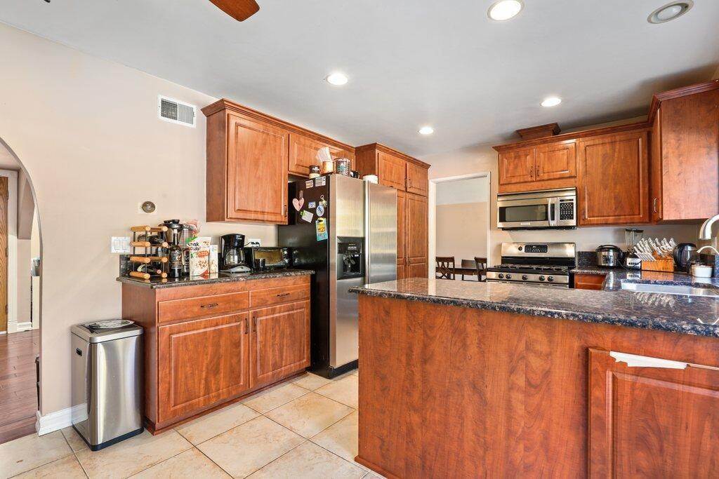 15. Estate for Sale at 414 Camino Laguna Vis Goleta, California 93117 United States