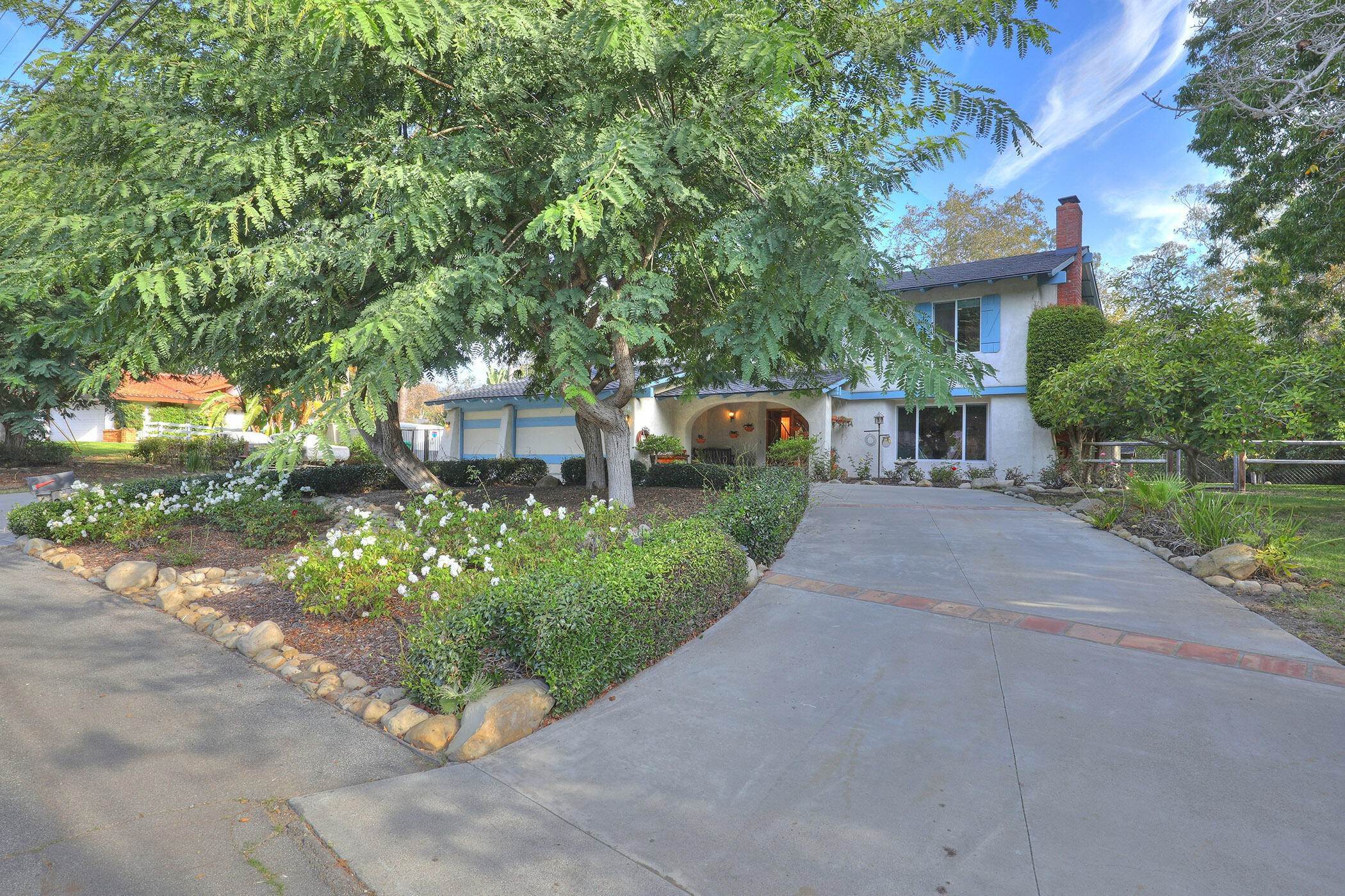 庄园,地产 为 销售 在 8364 Vereda Del Padre 戈利塔, 加利福尼亚州 93117 美国