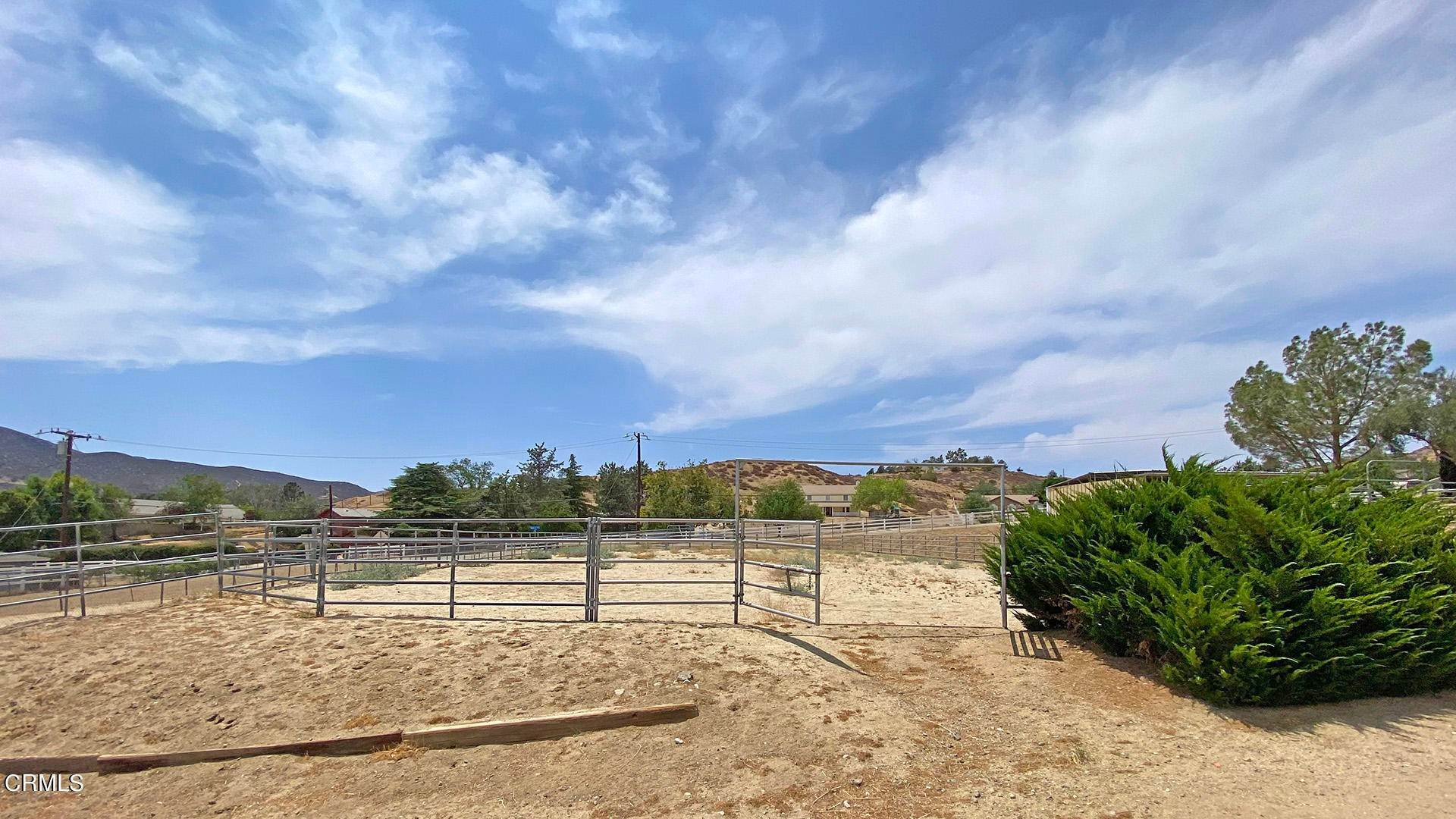 8. Single Family Homes for Sale at 8845 Penhaven Lane Leona Valley, California 93551 United States