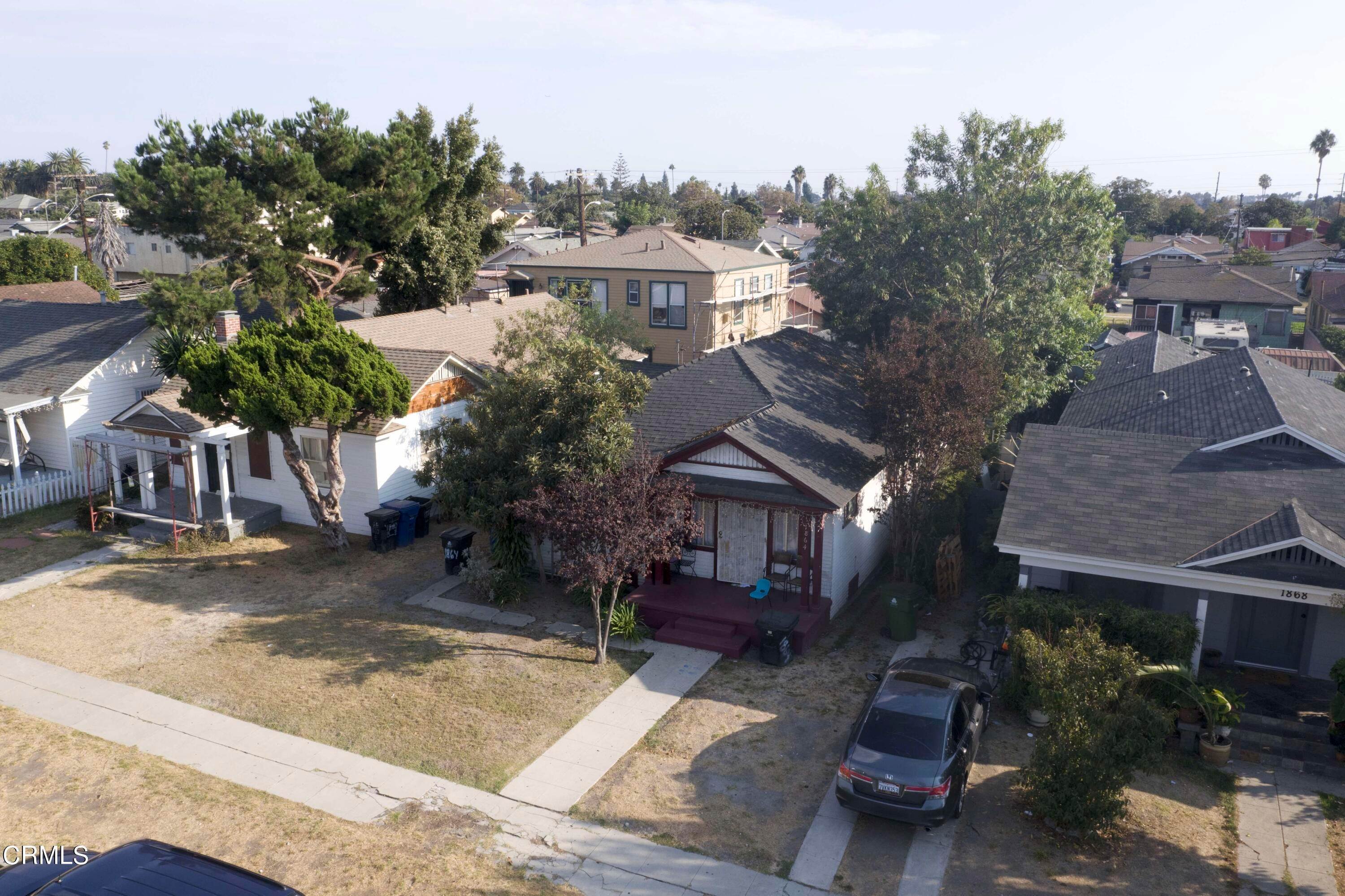 16. Single Family Homes for Sale at 1864 West 38th Street Los Angeles, California 90062 United States
