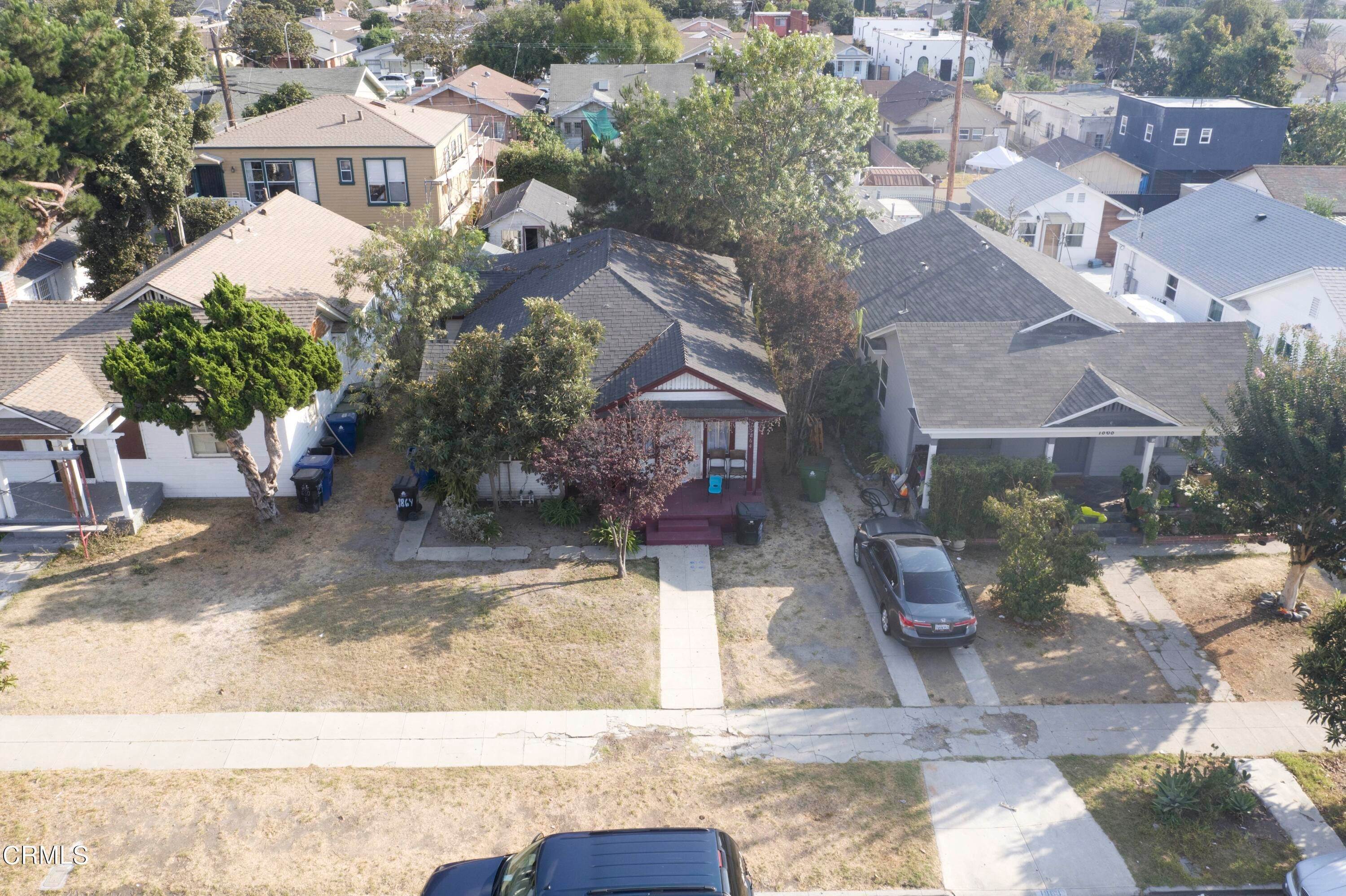 17. Single Family Homes for Sale at 1864 West 38th Street Los Angeles, California 90062 United States