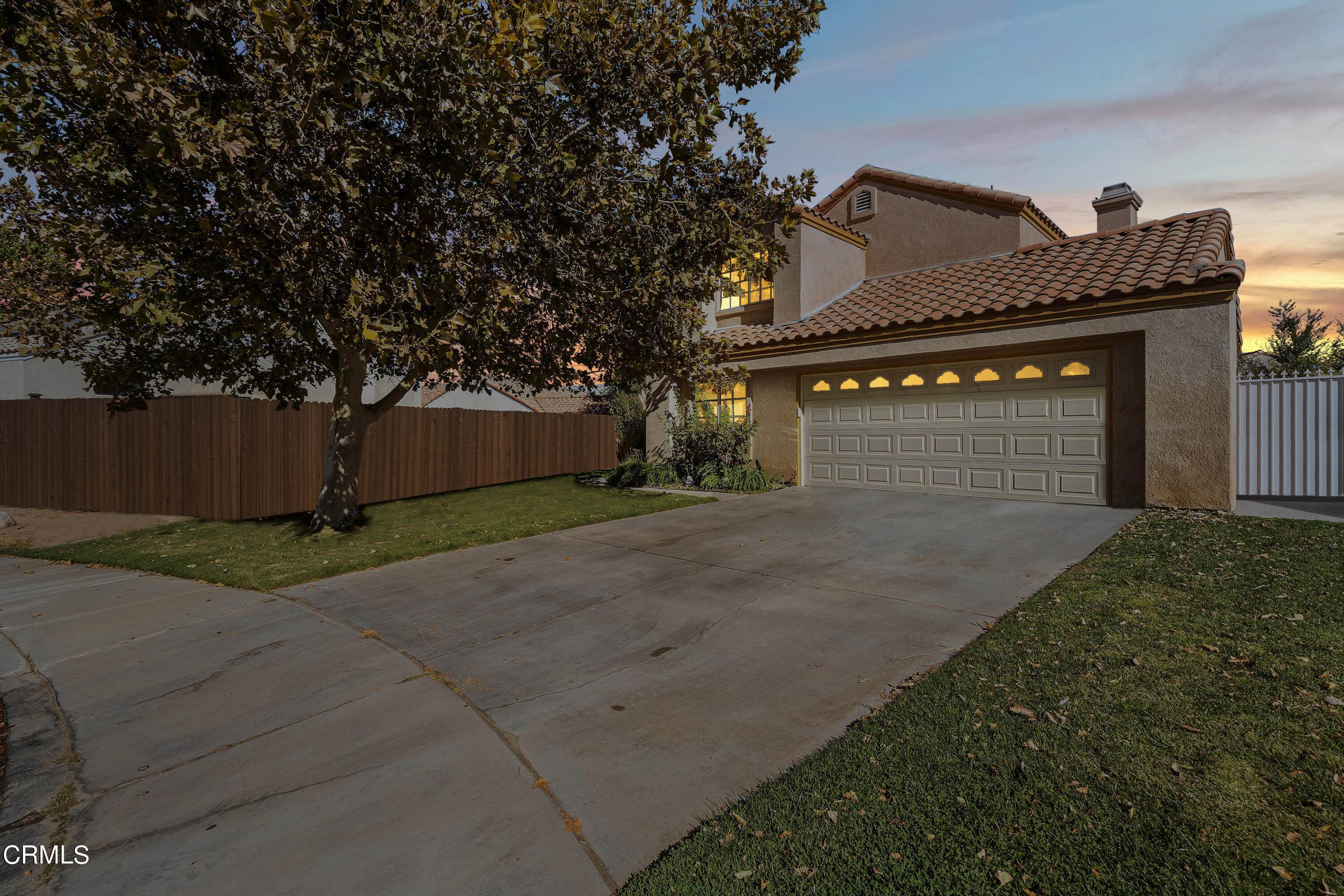 Single Family Homes 为 销售 在 4311 Petite Court 帕姆代尔市（棕榈谷）, 加利福尼亚州 93552 美国
