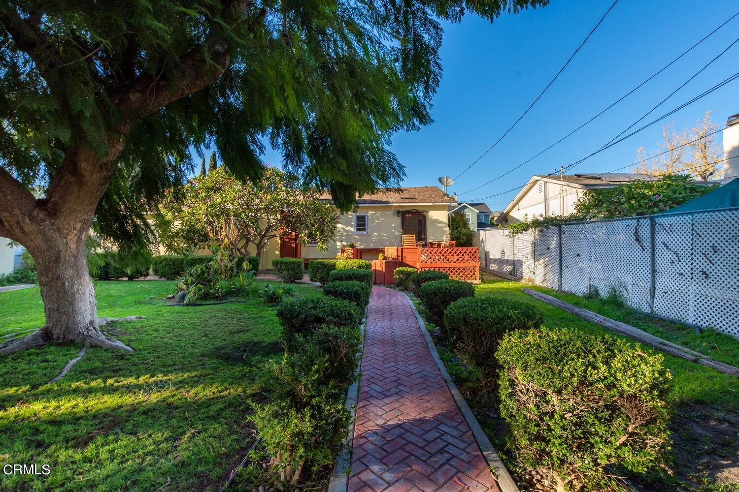 18. Single Family Homes for Sale at 89 Nancy Street Camarillo, California 93010 United States