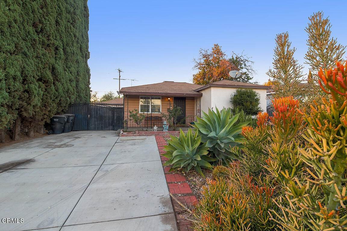 23. Single Family Homes for Sale at 3909 Ellis Lane Rosemead, California 91770 United States