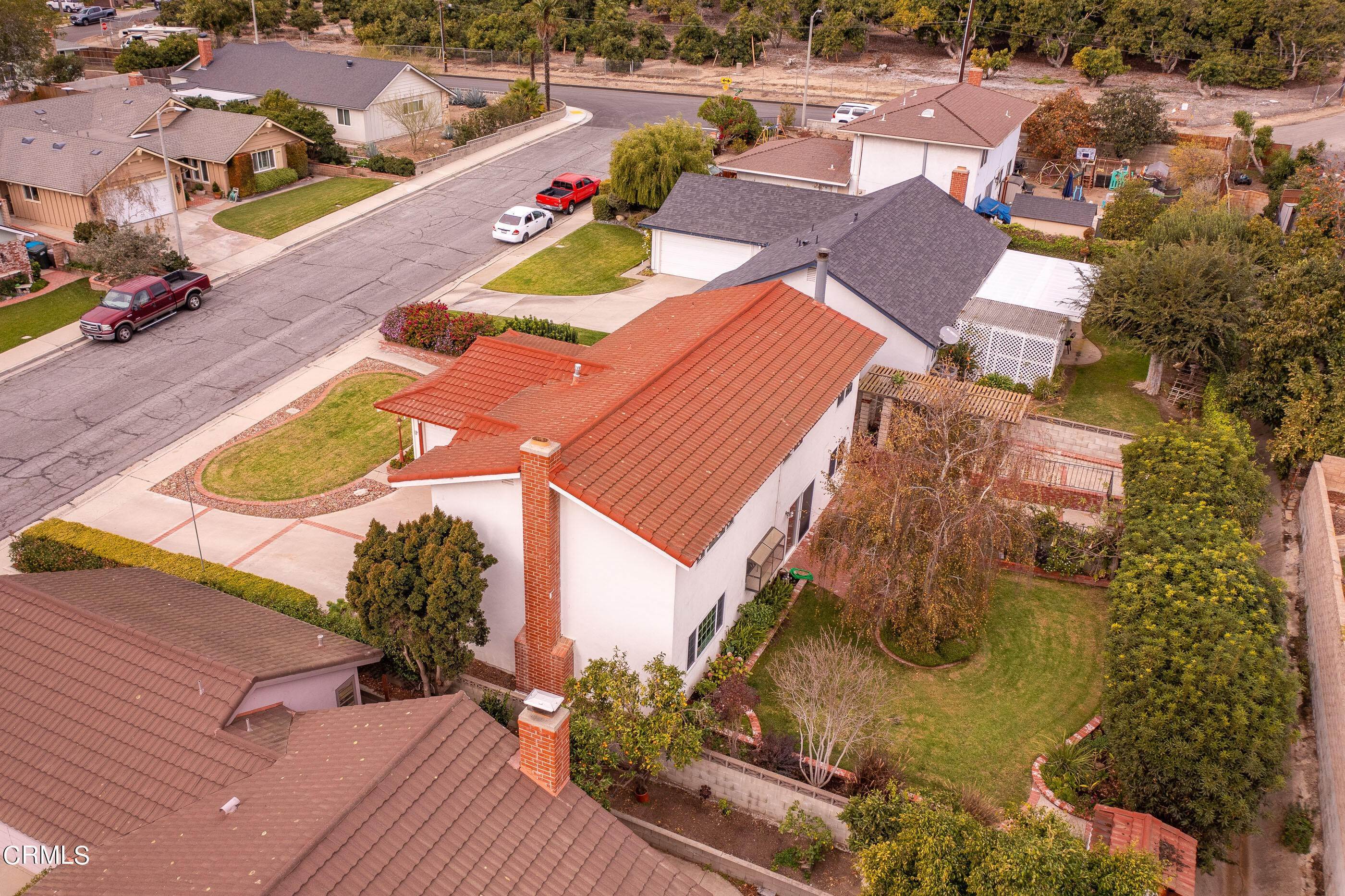 37. Single Family Homes for Sale at 421 San Nicolas Avenue Santa Paula, California 93060 United States