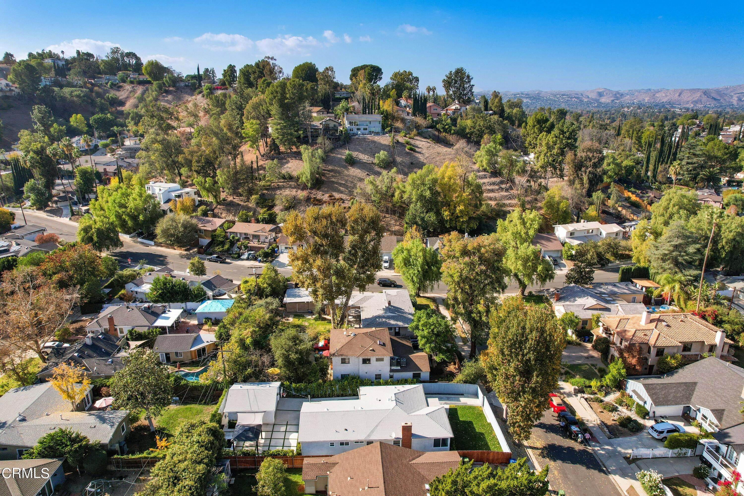 8. Single Family Homes for Sale at 22040 De La Guerra Street Woodland Hills, California 91364 United States
