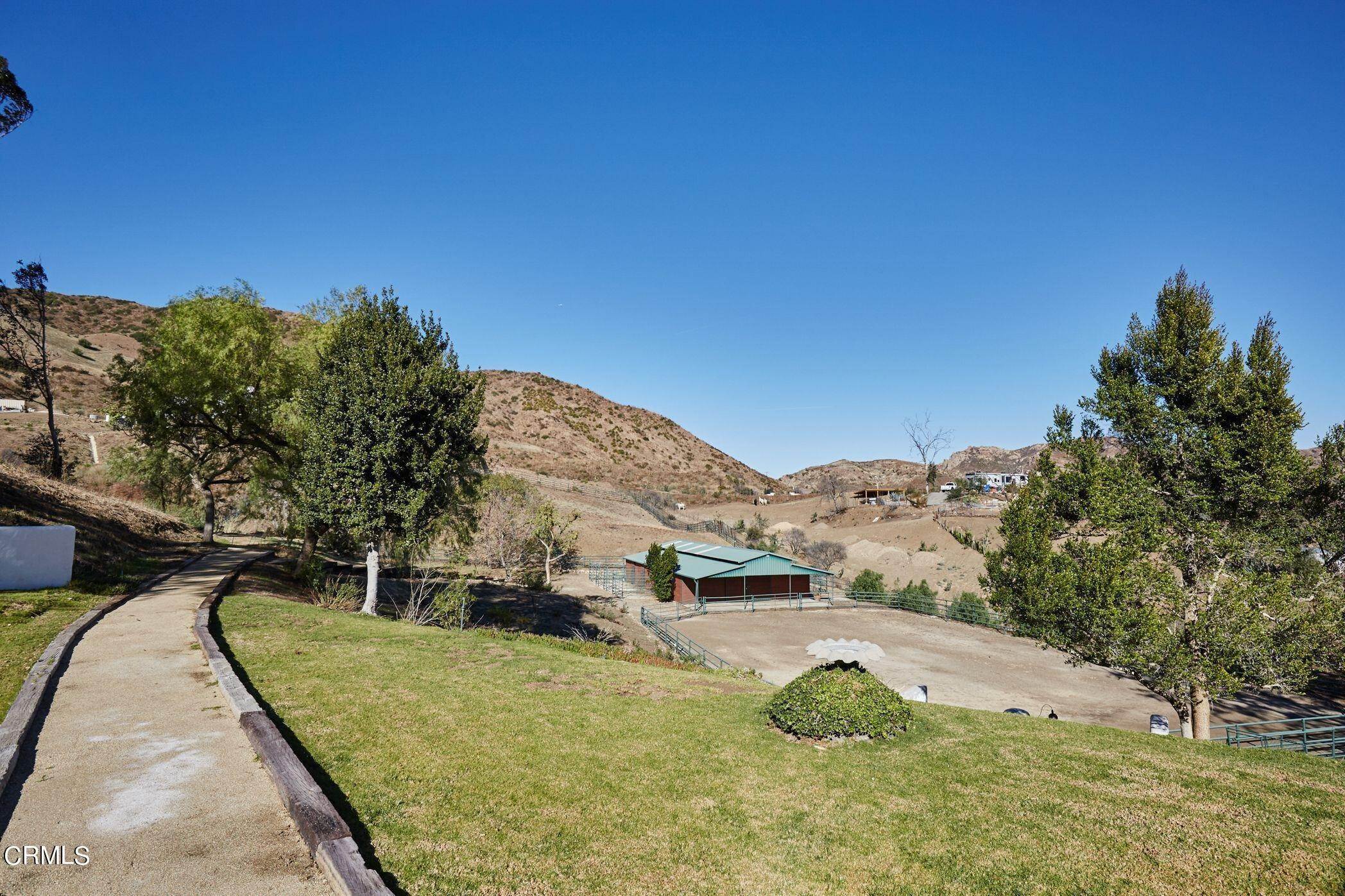 24. Single Family Homes for Sale at 33235 Mulholland Highway Malibu, California 90265 United States