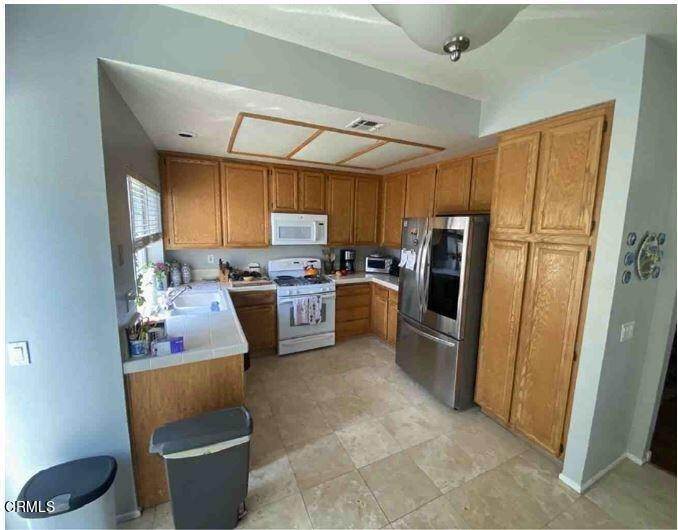5. townhouses for Sale at 156 Windrose Drive Newbury Park, California 91320 United States