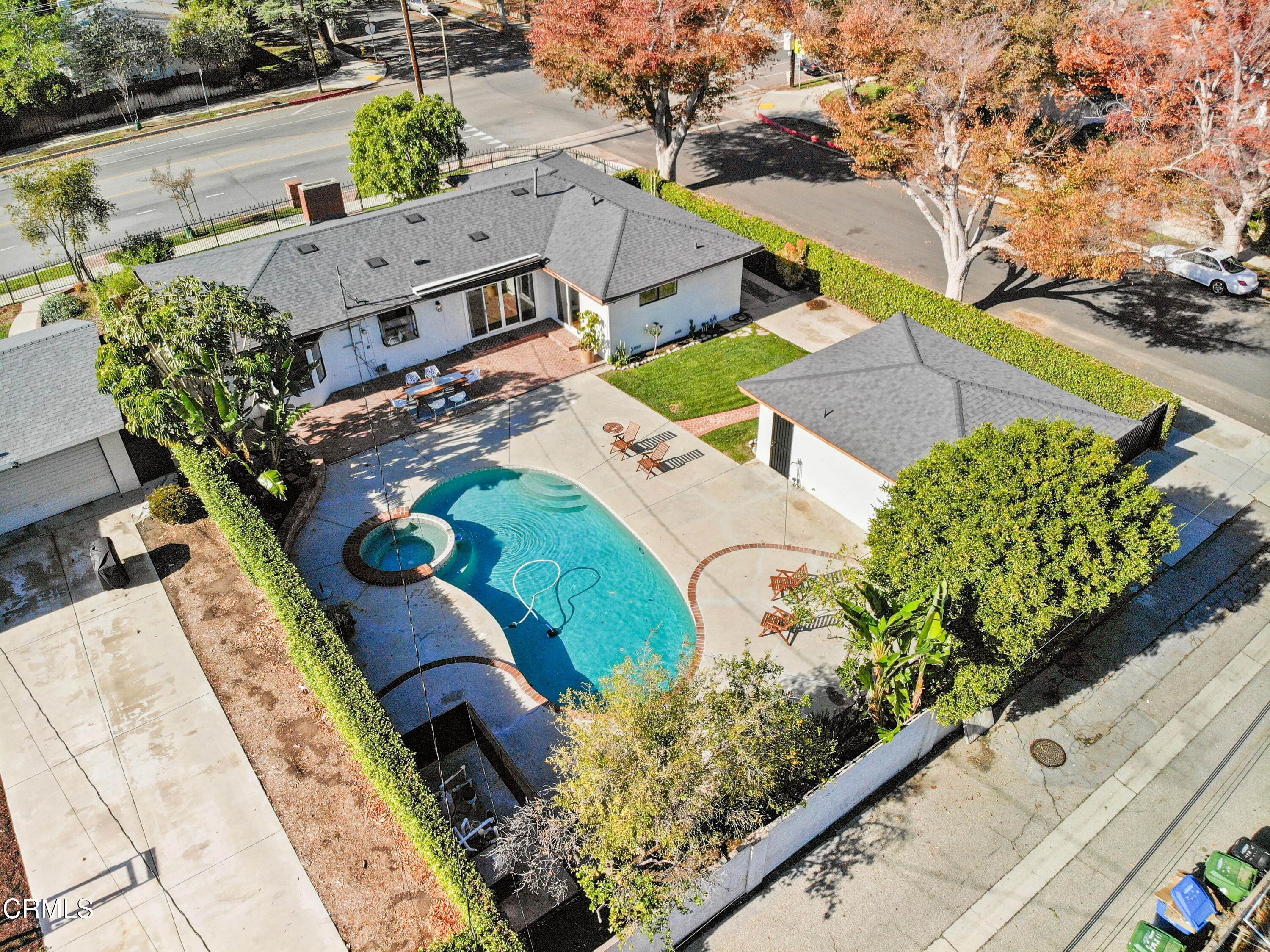 38. Single Family Homes for Sale at 10054 Louise Avenue Northridge, California 91325 United States