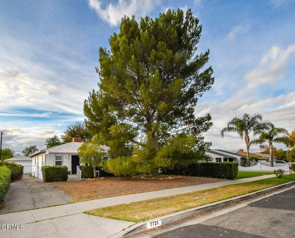 3. Single Family Homes for Sale at 7731 Amestoy Avenue Lake Balboa, California 91406 United States