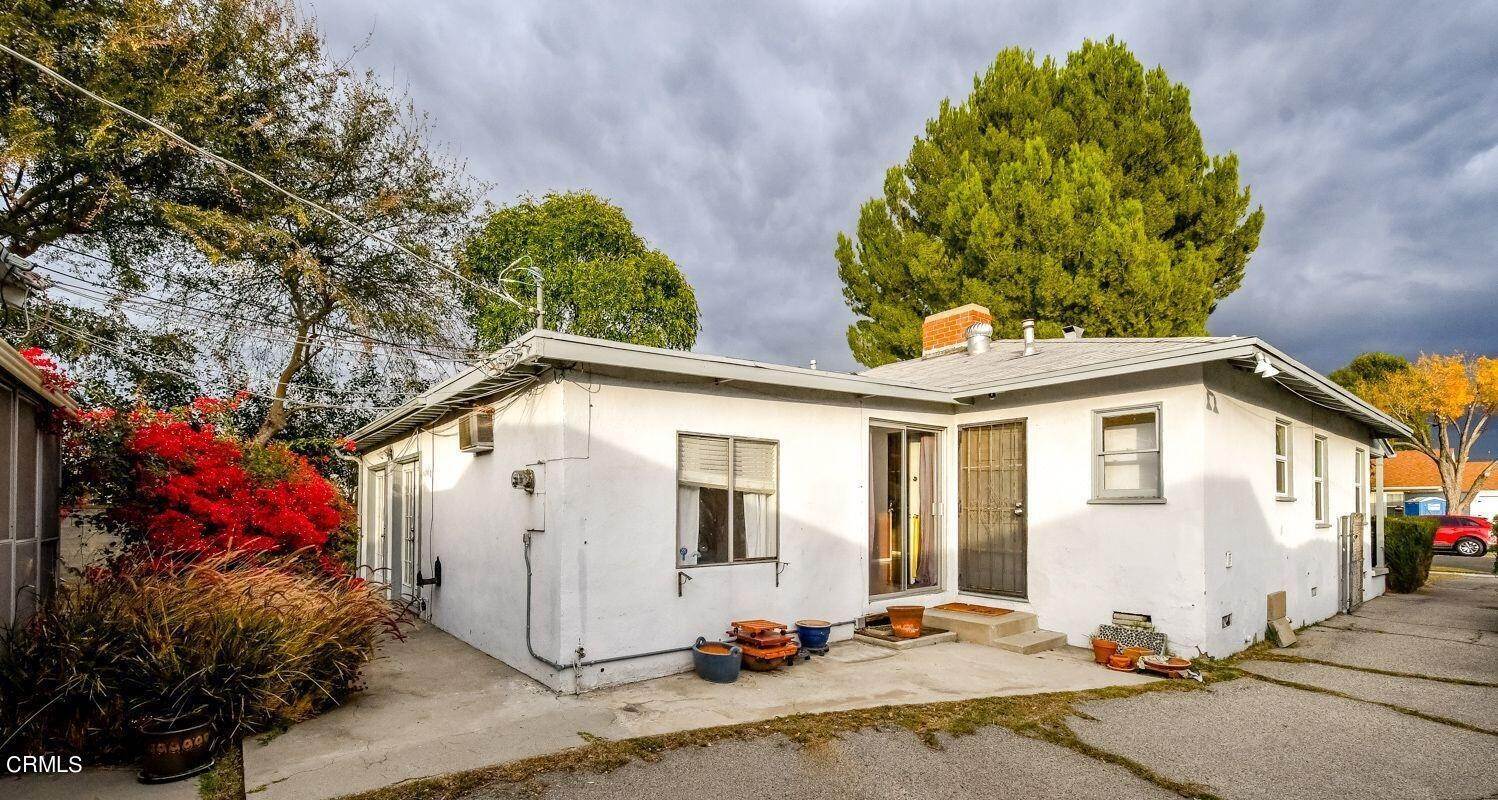 29. Single Family Homes for Sale at 7731 Amestoy Avenue Lake Balboa, California 91406 United States