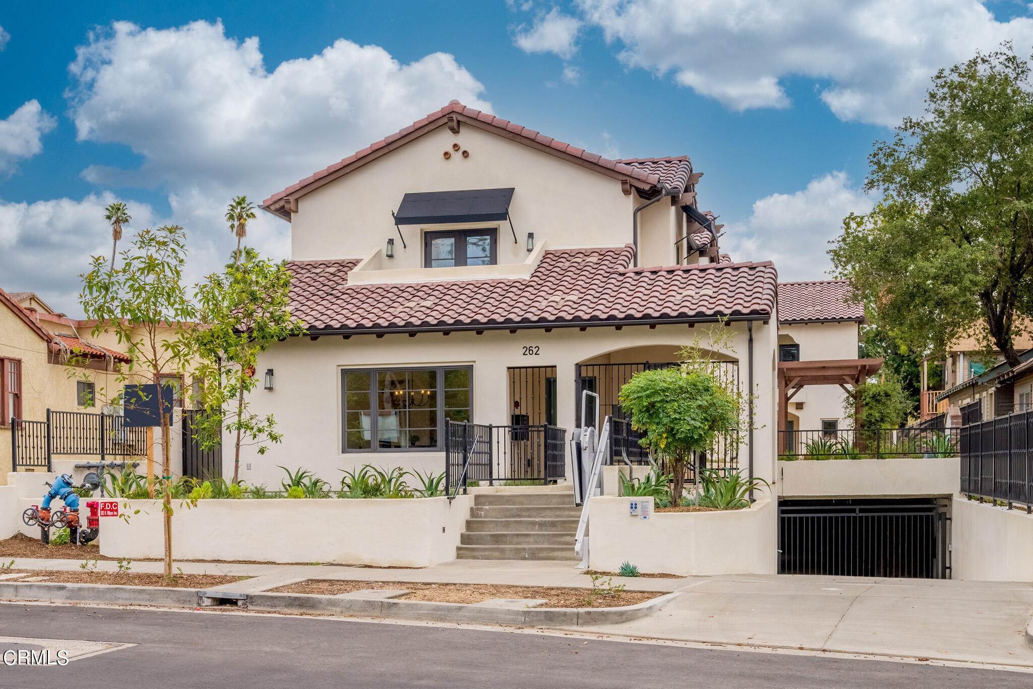 27. townhouses for Sale at 262 North Wilson 101 #101 262 North Wilson 101 Pasadena, California 91106 United States