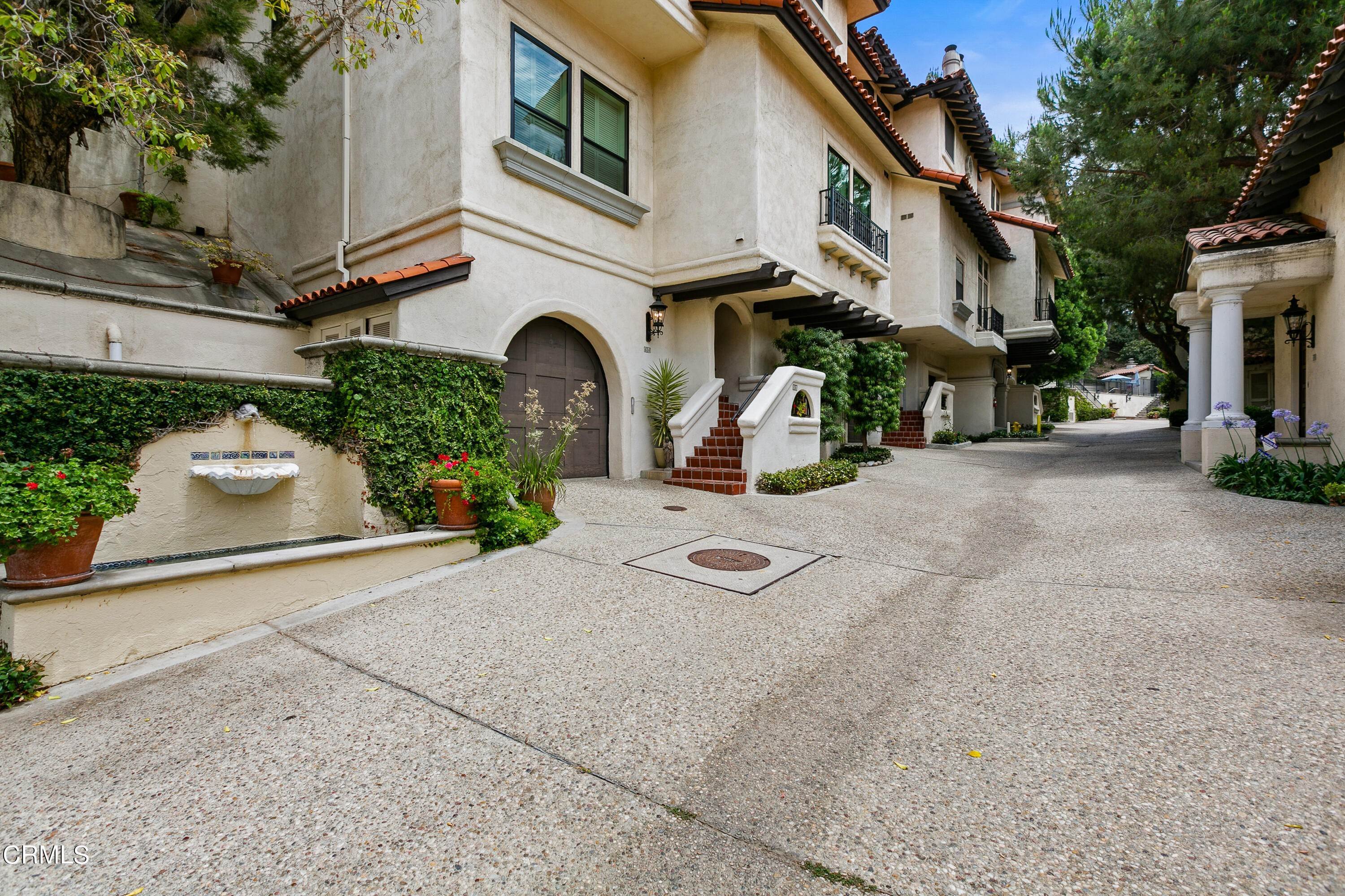 35. townhouses for Sale at 62 North Arroyo Boulevard Pasadena, California 91105 United States