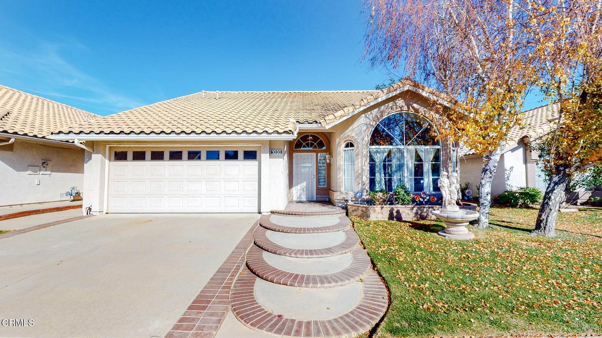 Single Family Homes 为 销售 在 1030 Riviera Avenue Banning, 加利福尼亚州 92220 美国
