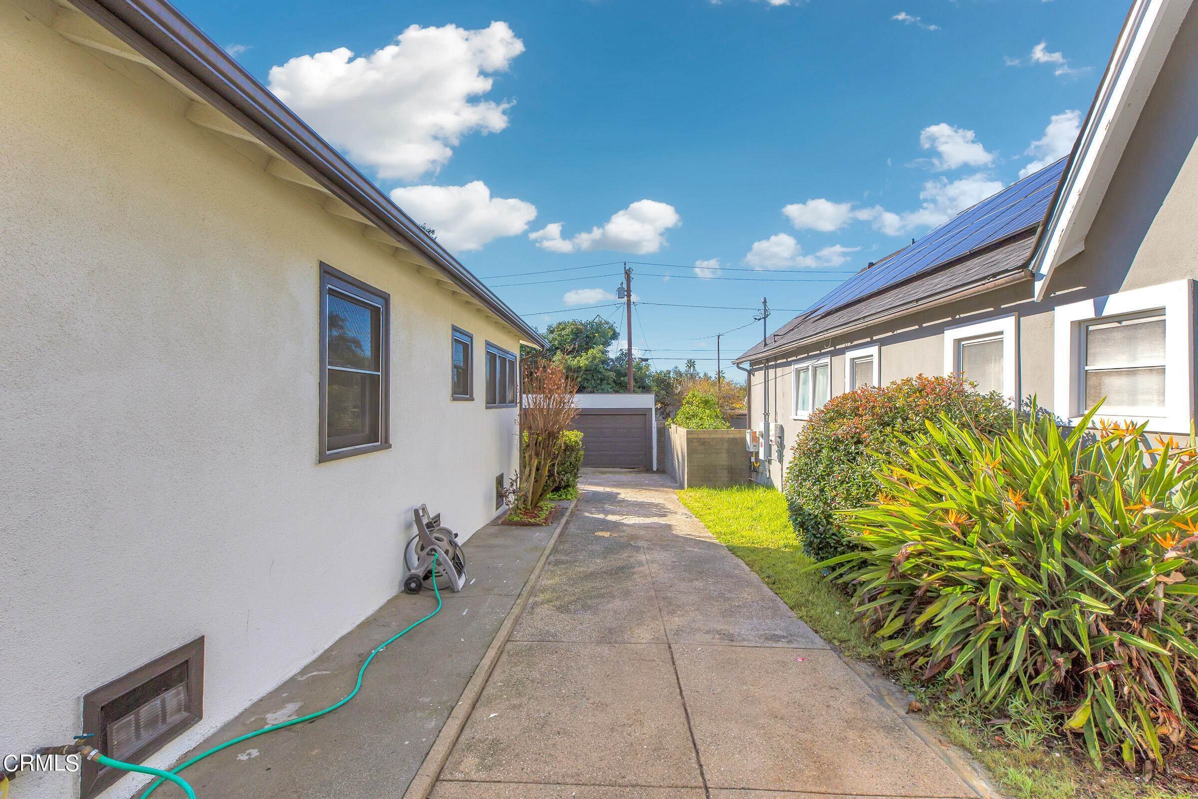24. Single Family Homes for Sale at 2164 Oakwood Street Pasadena, California 91104 United States