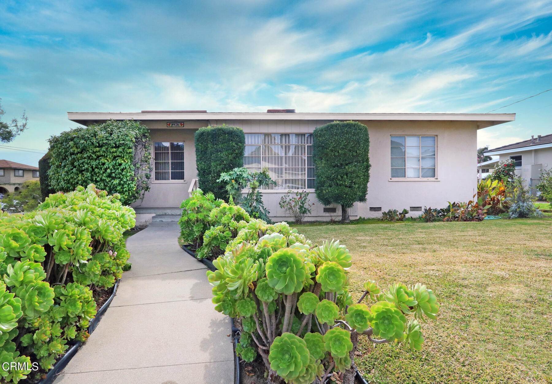 Single Family Homes 为 销售 在 8926 East Youngdale Street 圣盖博, 加利福尼亚州 91775 美国