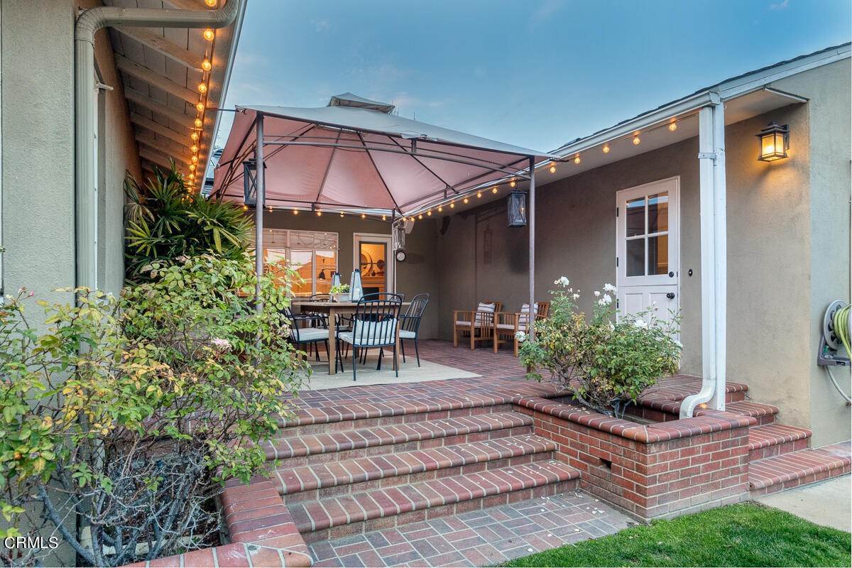 36. Single Family Homes for Sale at 2320 Lambert Drive Pasadena, California 91107 United States