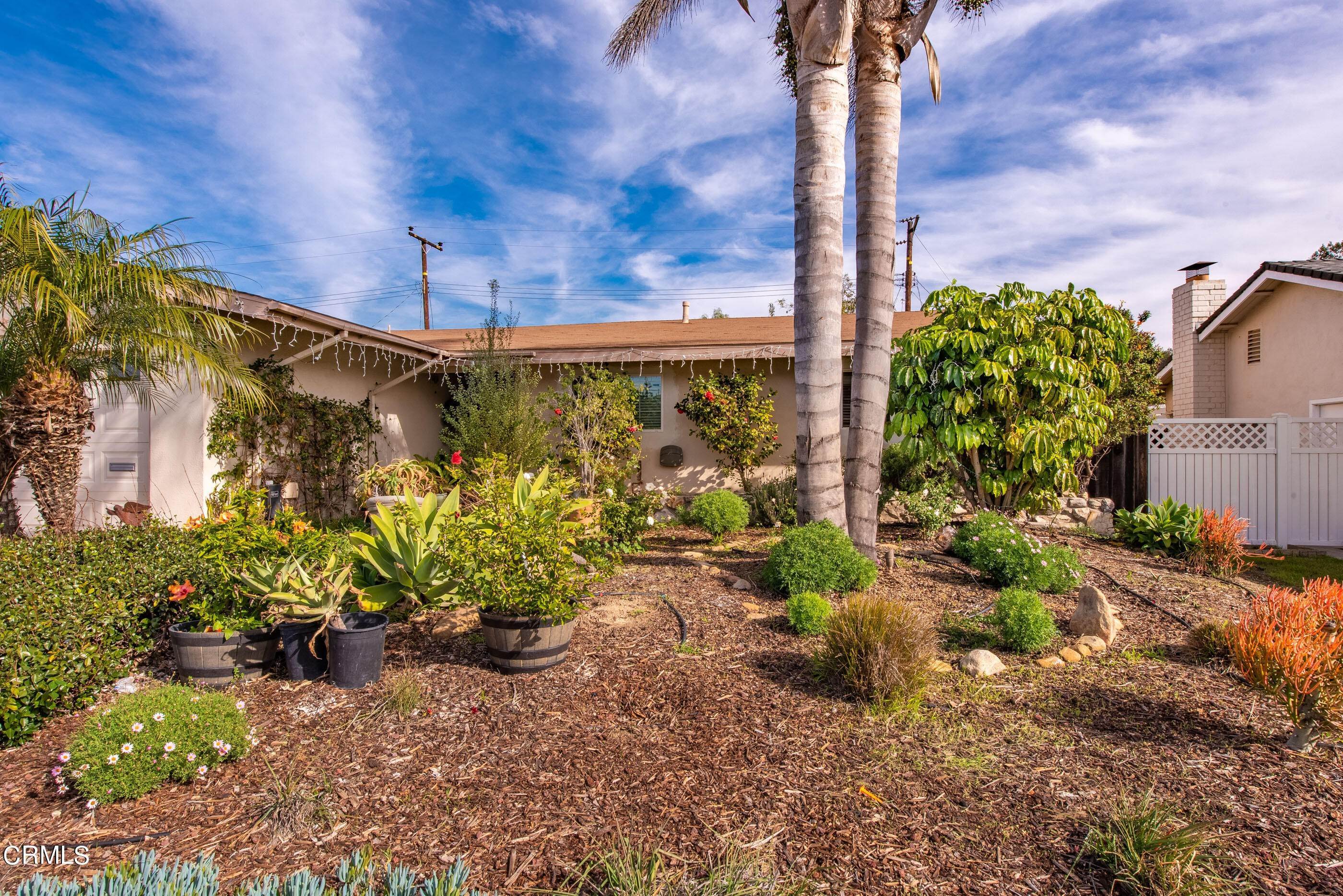 3. Single Family Homes for Sale at 474 South Crocker Avenue Ventura, California 93004 United States