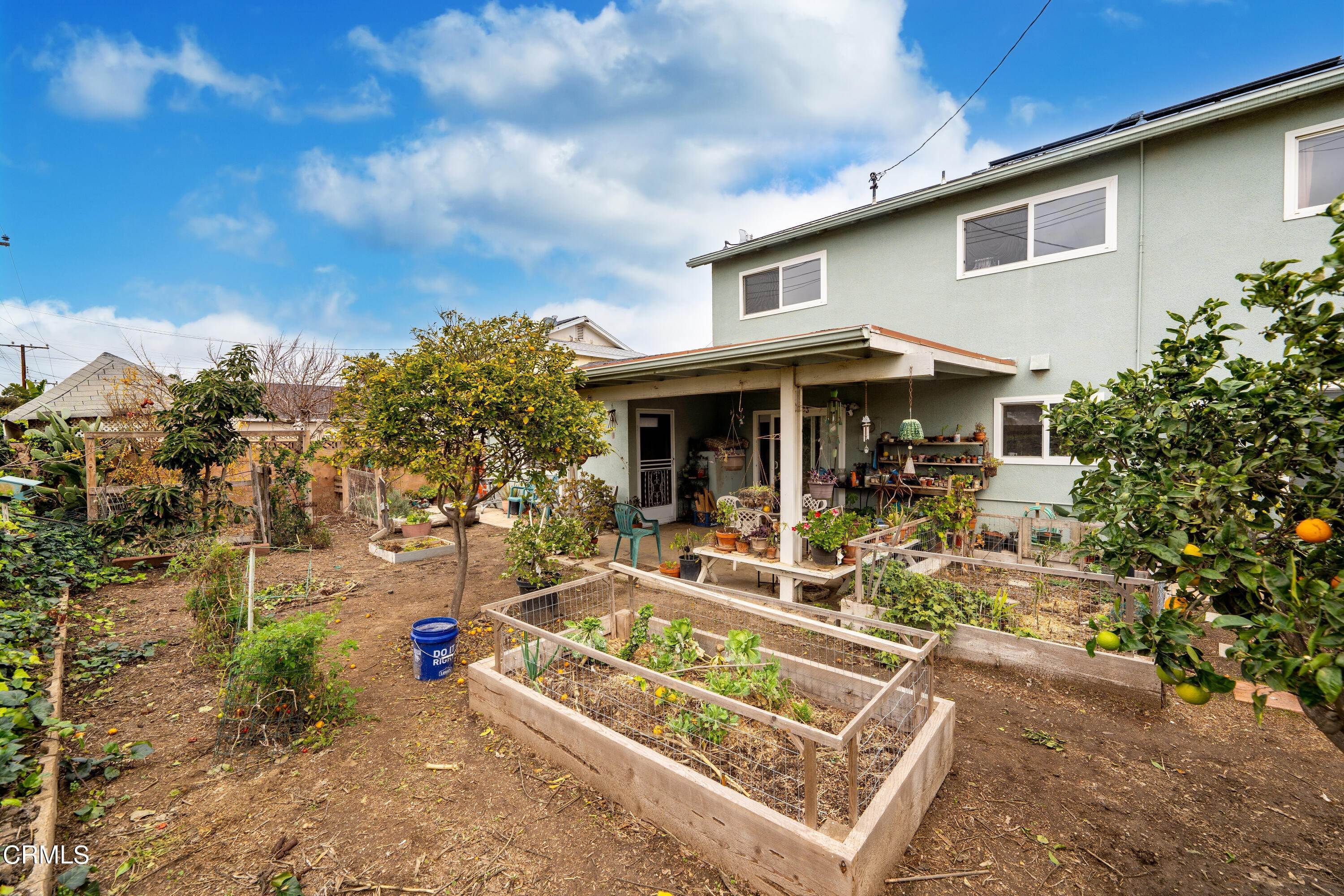 26. Single Family Homes for Sale at 1679 Swift Avenue Ventura, California 93003 United States