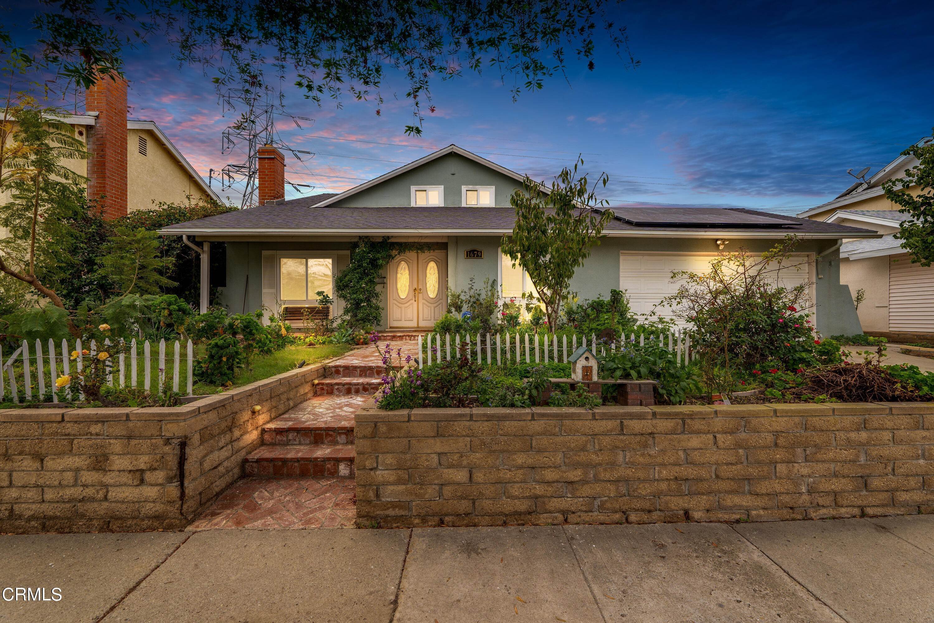 2. Single Family Homes for Sale at 1679 Swift Avenue Ventura, California 93003 United States