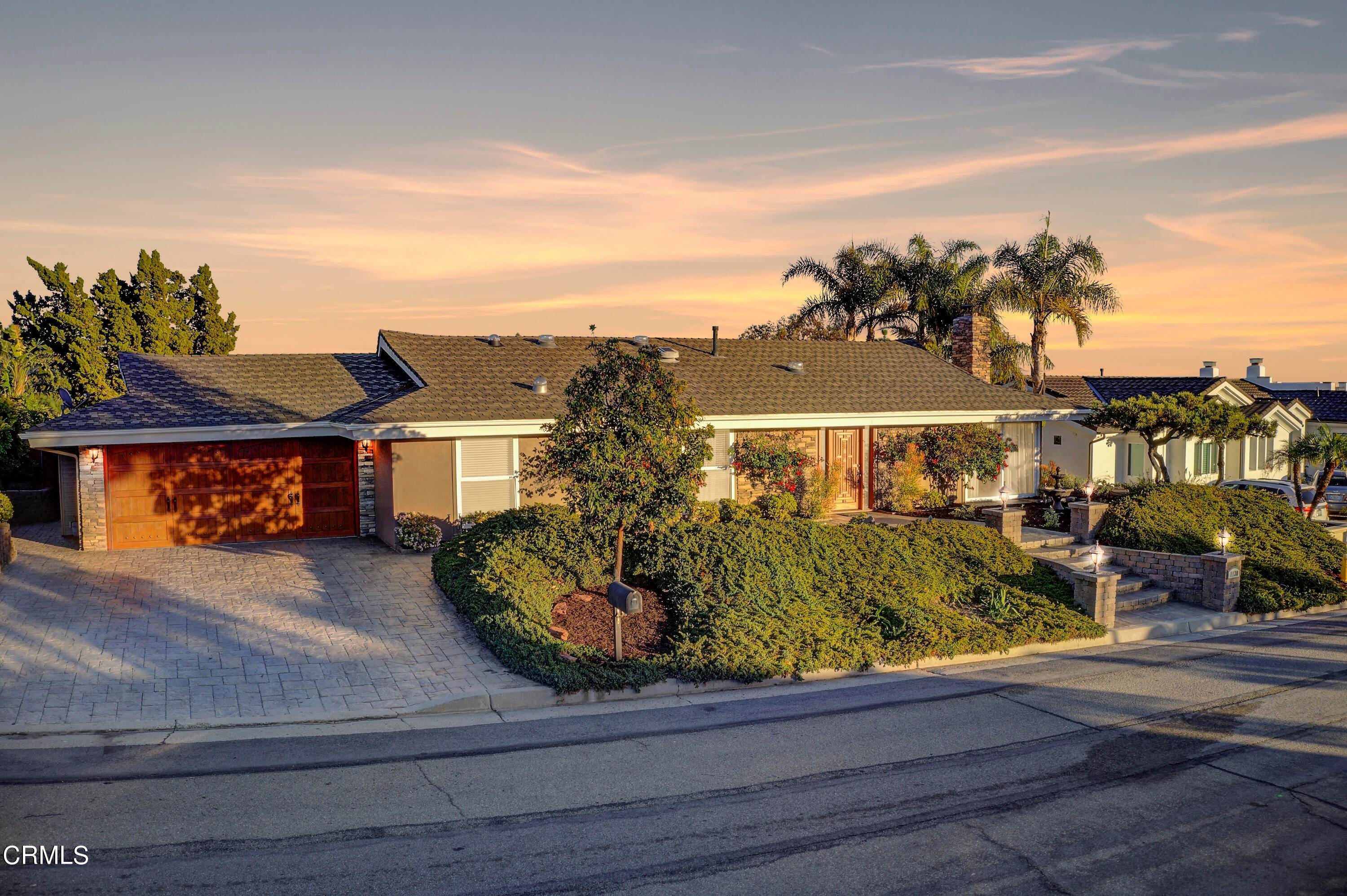 Single Family Homes for Sale at 1130 Via Cielito Ventura, California 93003 United States