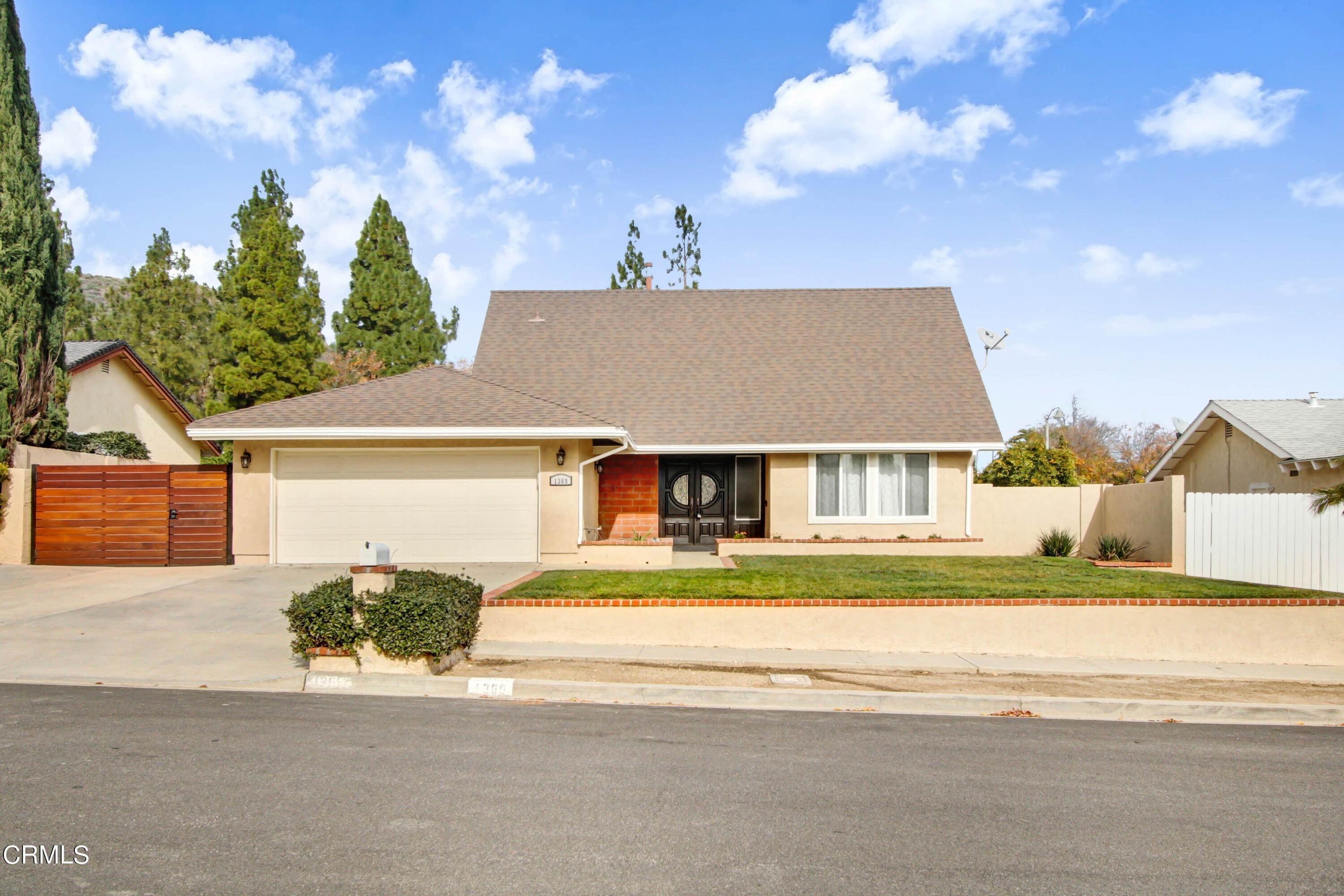 2. Single Family Homes for Sale at 1369 Calle De Oro Thousand Oaks, California 91360 United States