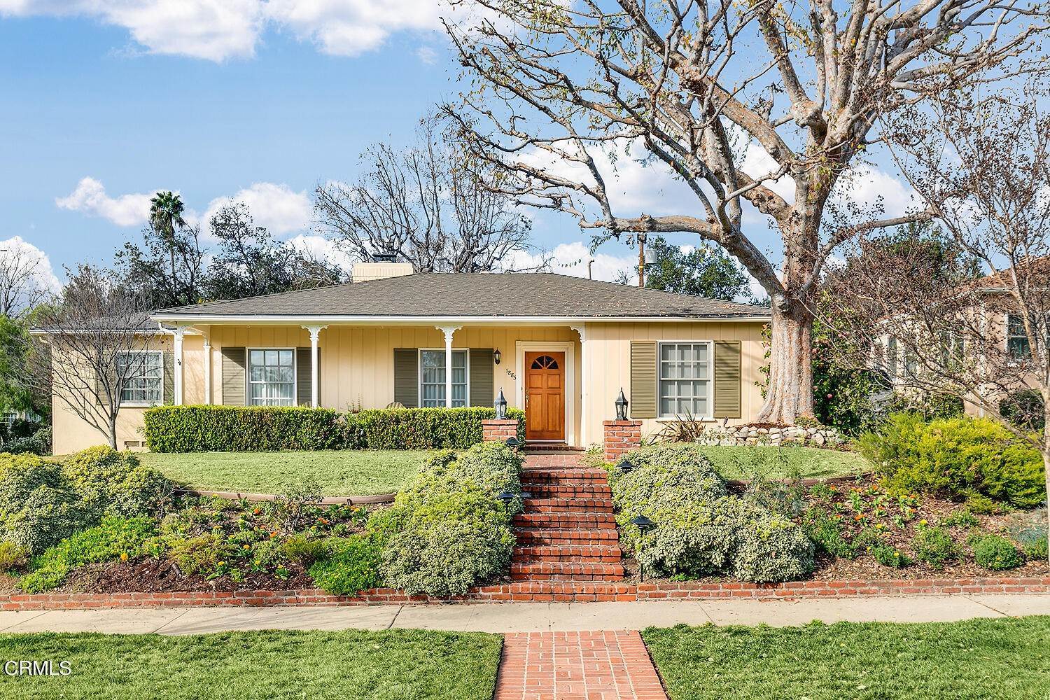 Single Family Homes 为 销售 在 1885 Grand Oaks Avenue 阿尔塔迪纳, 加利福尼亚州 91001 美国
