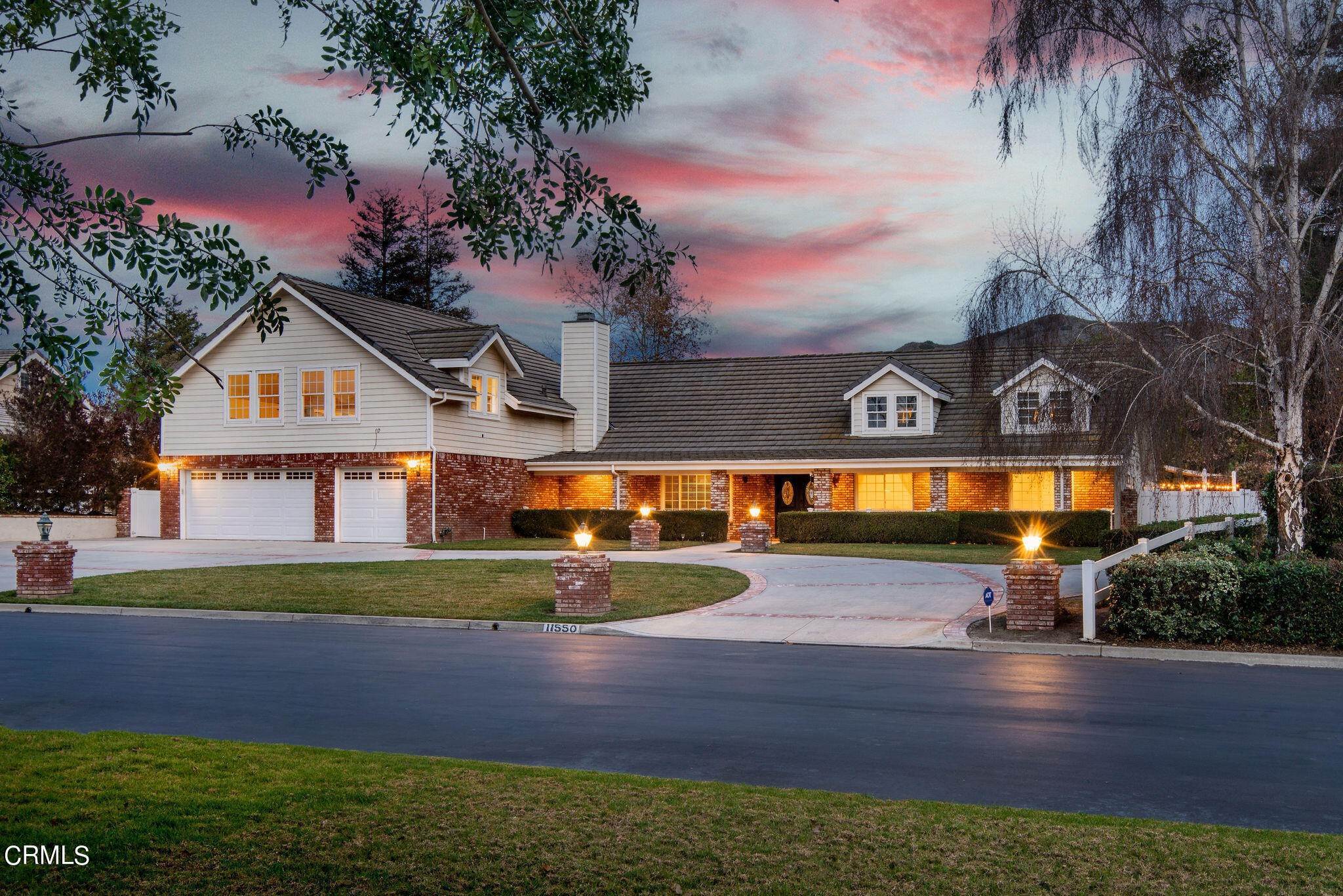 Single Family Homes 为 销售 在 11550 Sumac Lane 圣罗莎, 加利福尼亚州 93012 美国