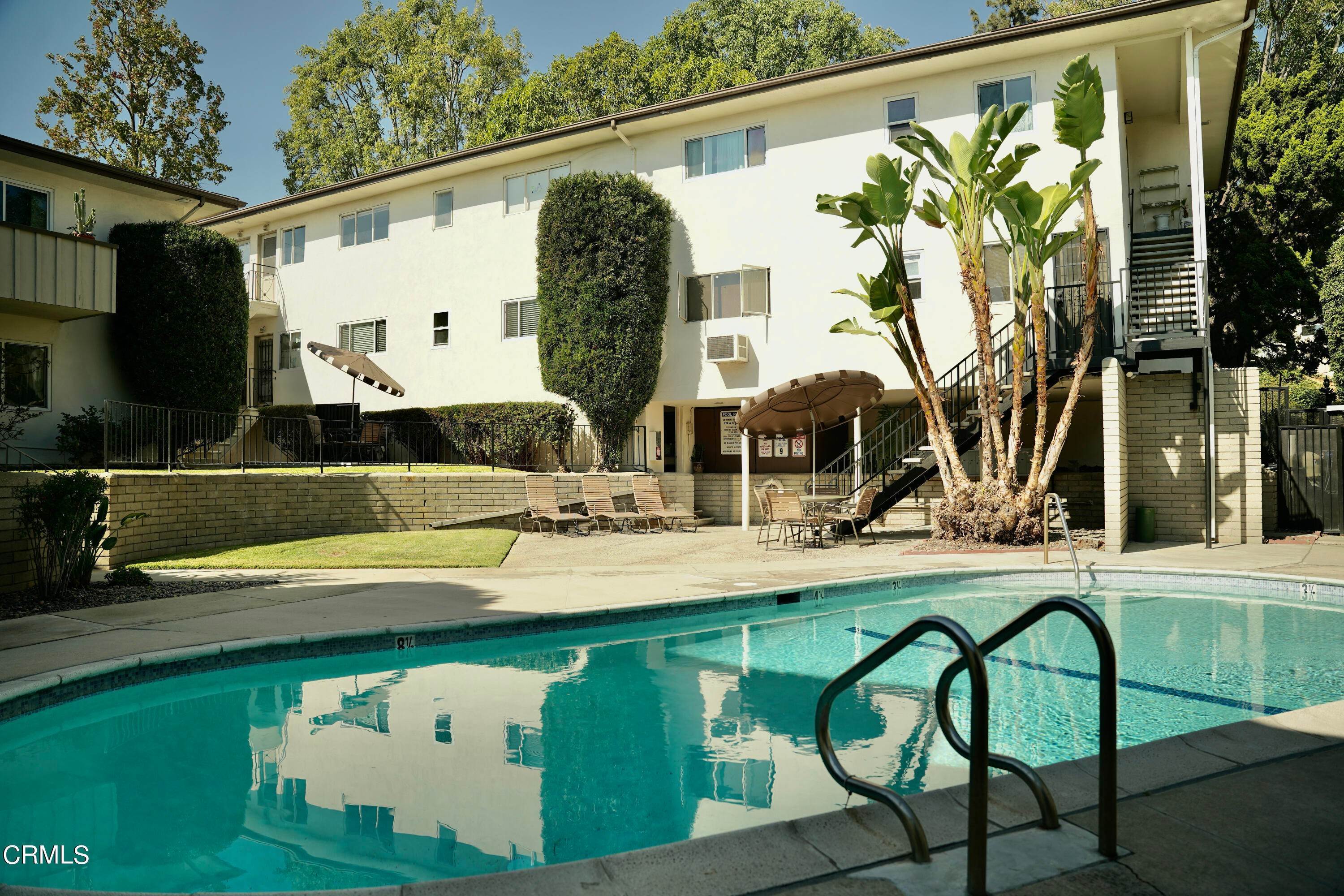 Condominiums 为 销售 在 305 Raymondale Drive L #L 305 Raymondale Drive L 南帕萨迪纳市, 加利福尼亚州 91030 美国