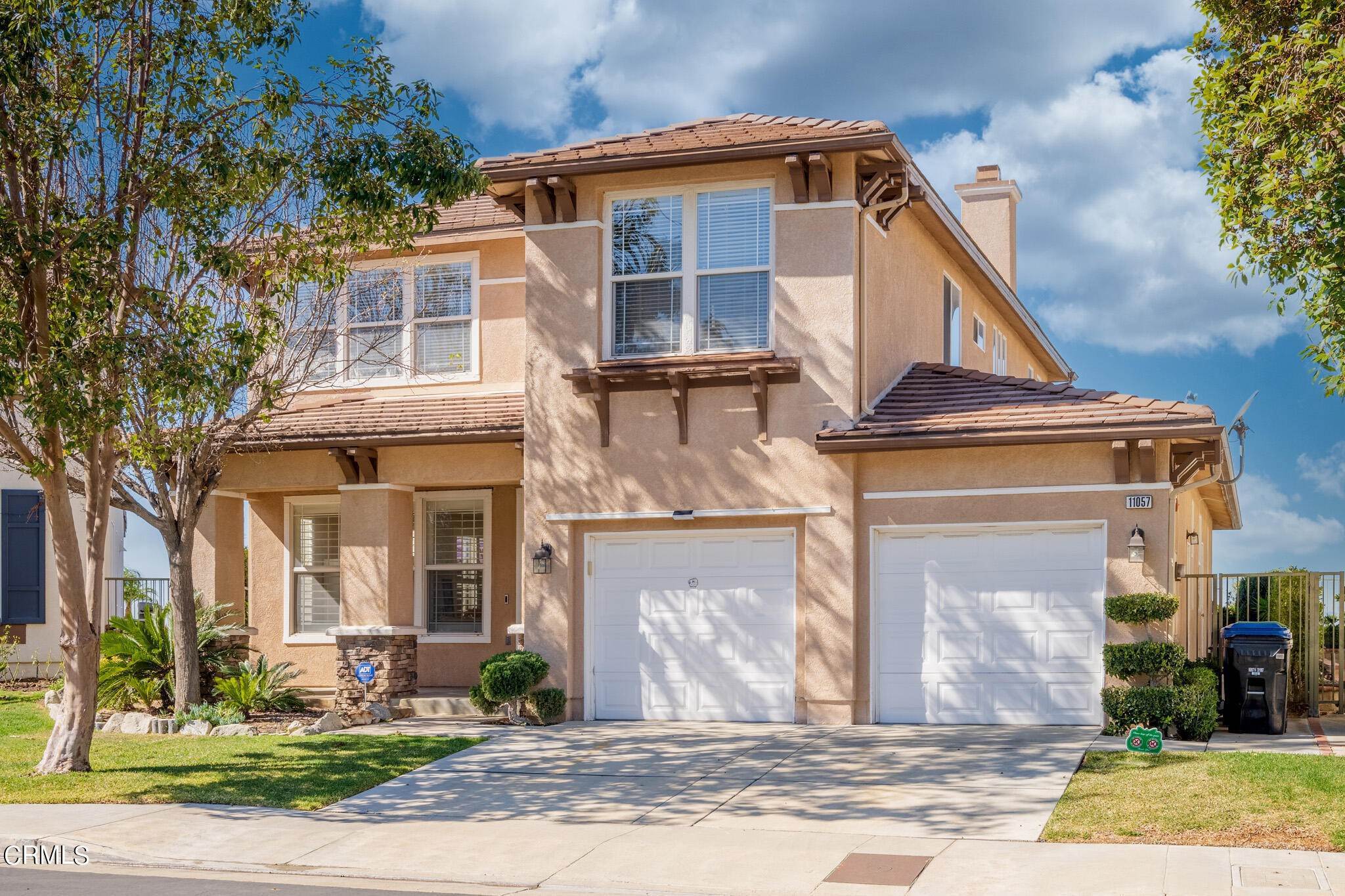 Single Family Homes 为 销售 在 11057 Tamberly Lane Tujunga, 加利福尼亚州 91042 美国