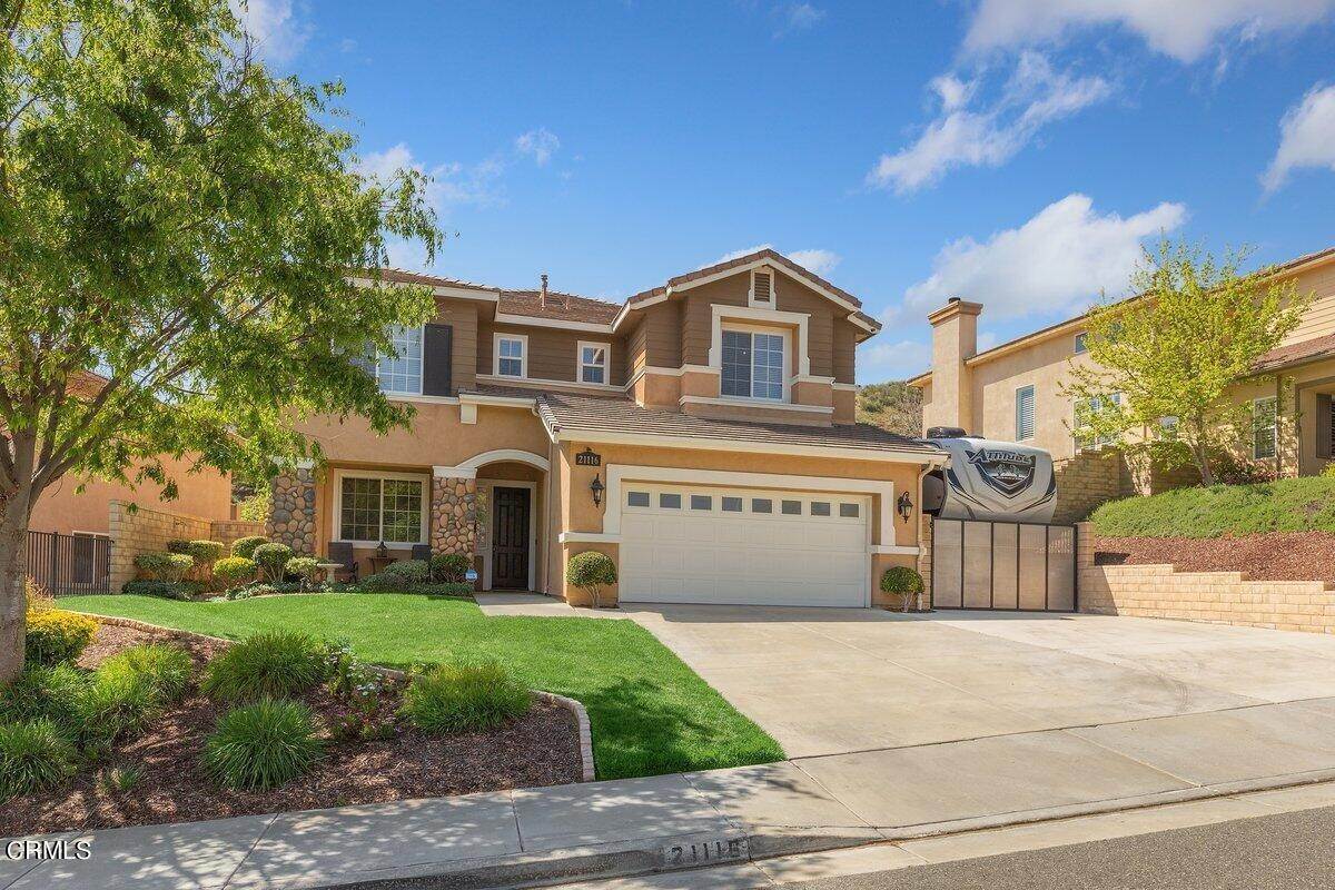 Single Family Homes 为 销售 在 21116 Cross Creek Drive 圣塔克拉利塔, 加利福尼亚州 91350 美国