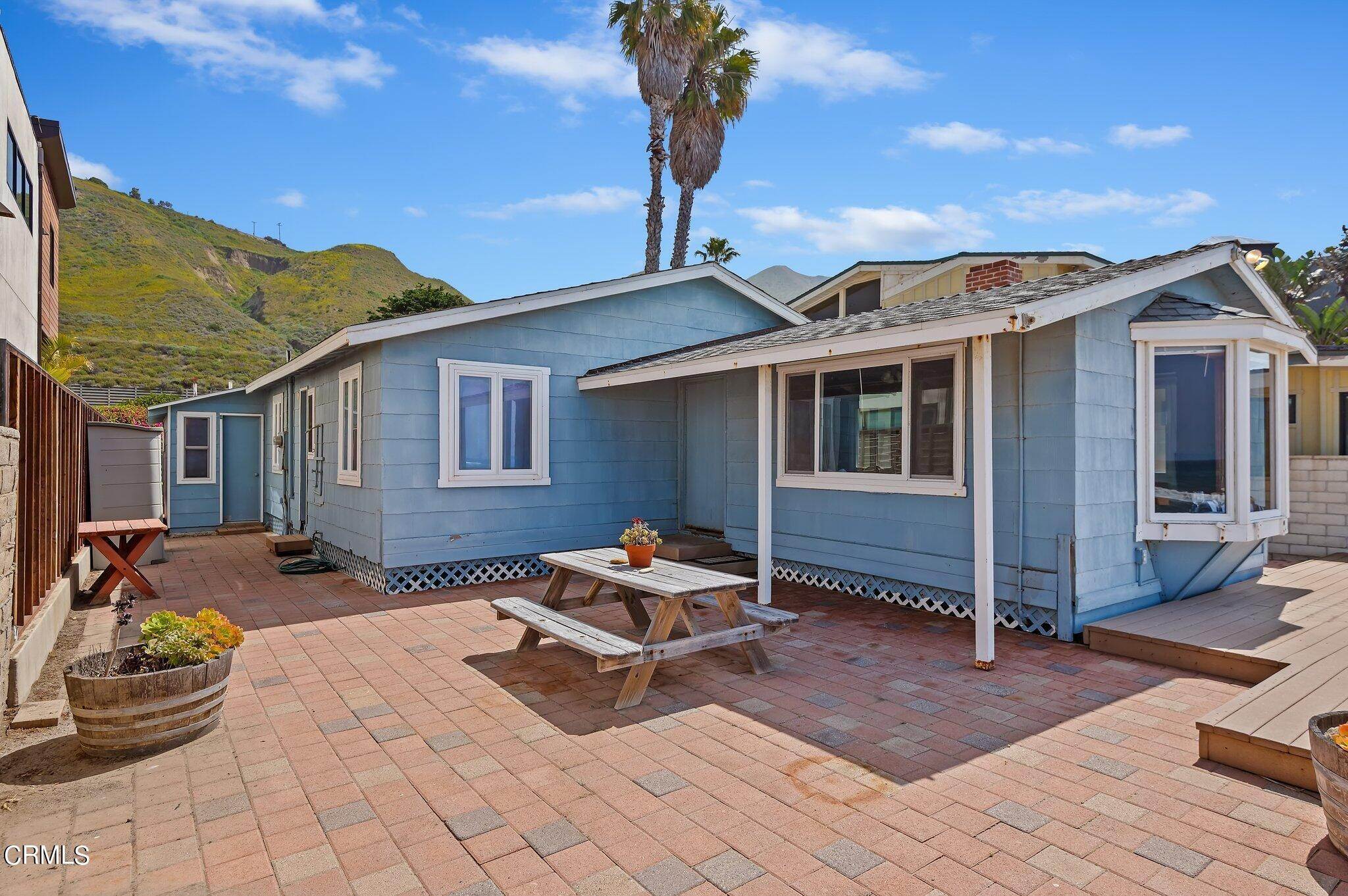 Single Family Homes 为 销售 在 2992 Solimar Beach Drive 凡吐拉市, 加利福尼亚州 93001 美国