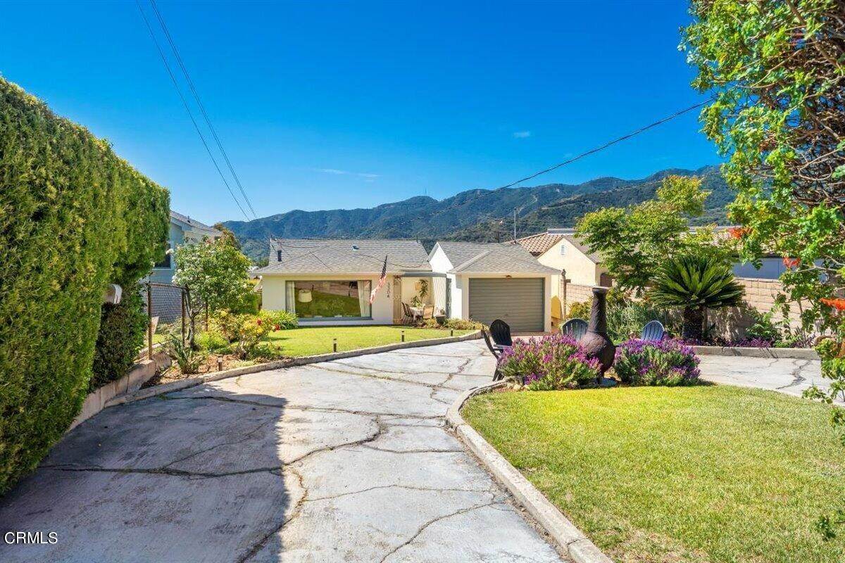 4. Single Family Homes for Sale at 3304 Prospect Avenue La Crescenta, California 91214 United States