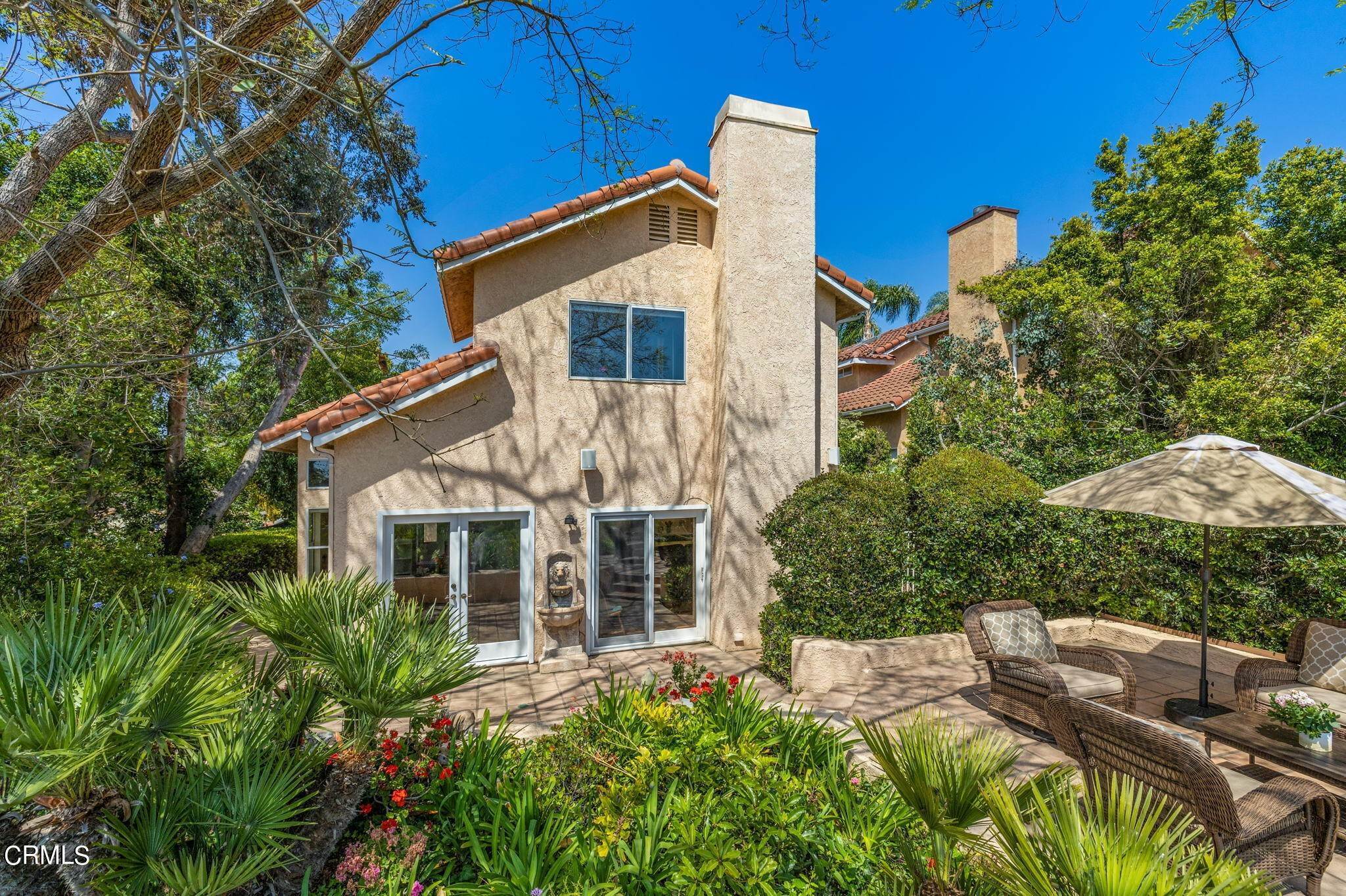 15. Single Family Homes for Sale at 516 Arapaho Street Ventura, California 93001 United States