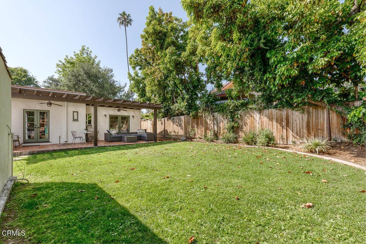 31. Single Family Homes for Sale at 2086 El Molino Avenue Altadena, California 91001 United States