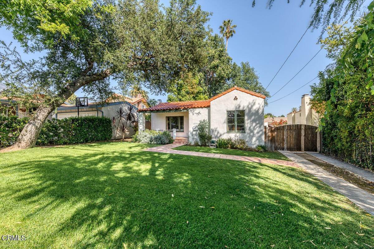 32. Single Family Homes for Sale at 2086 El Molino Avenue Altadena, California 91001 United States