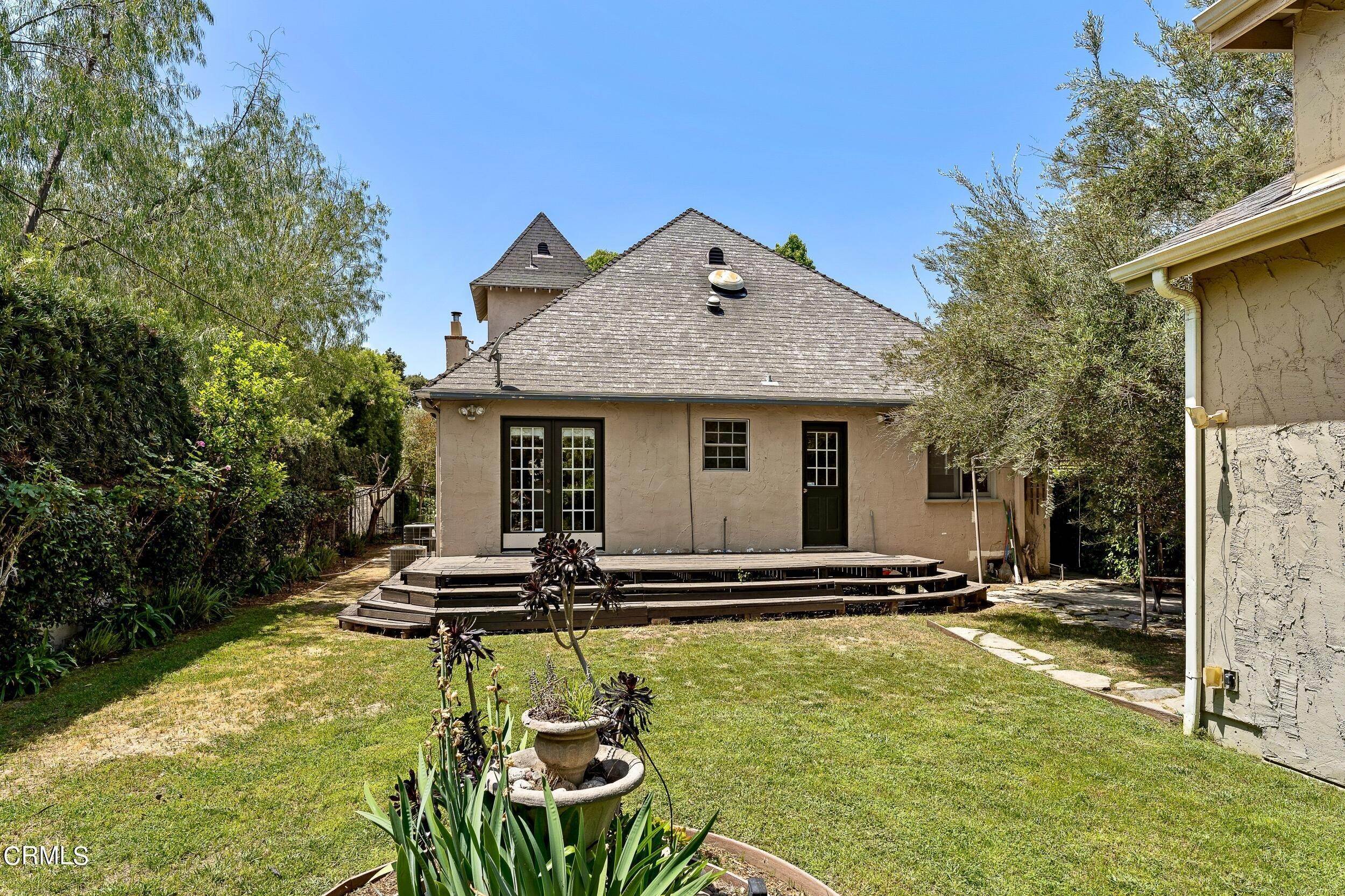 28. Single Family Homes for Sale at 440 South Grand Oaks Avenue Pasadena, California 91107 United States