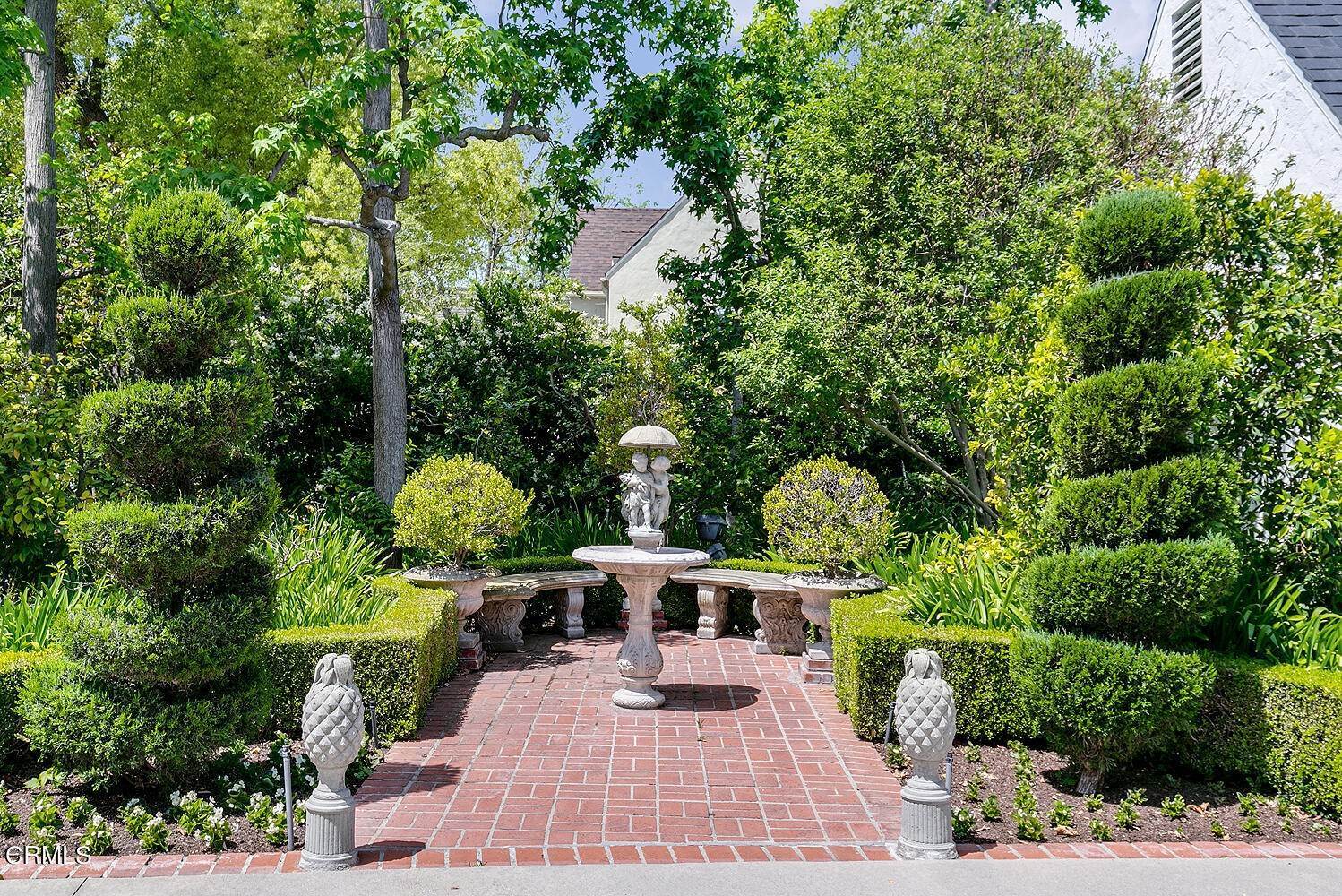 5. Single Family Homes for Sale at 3001 Lombardy Road Pasadena, California 91107 United States