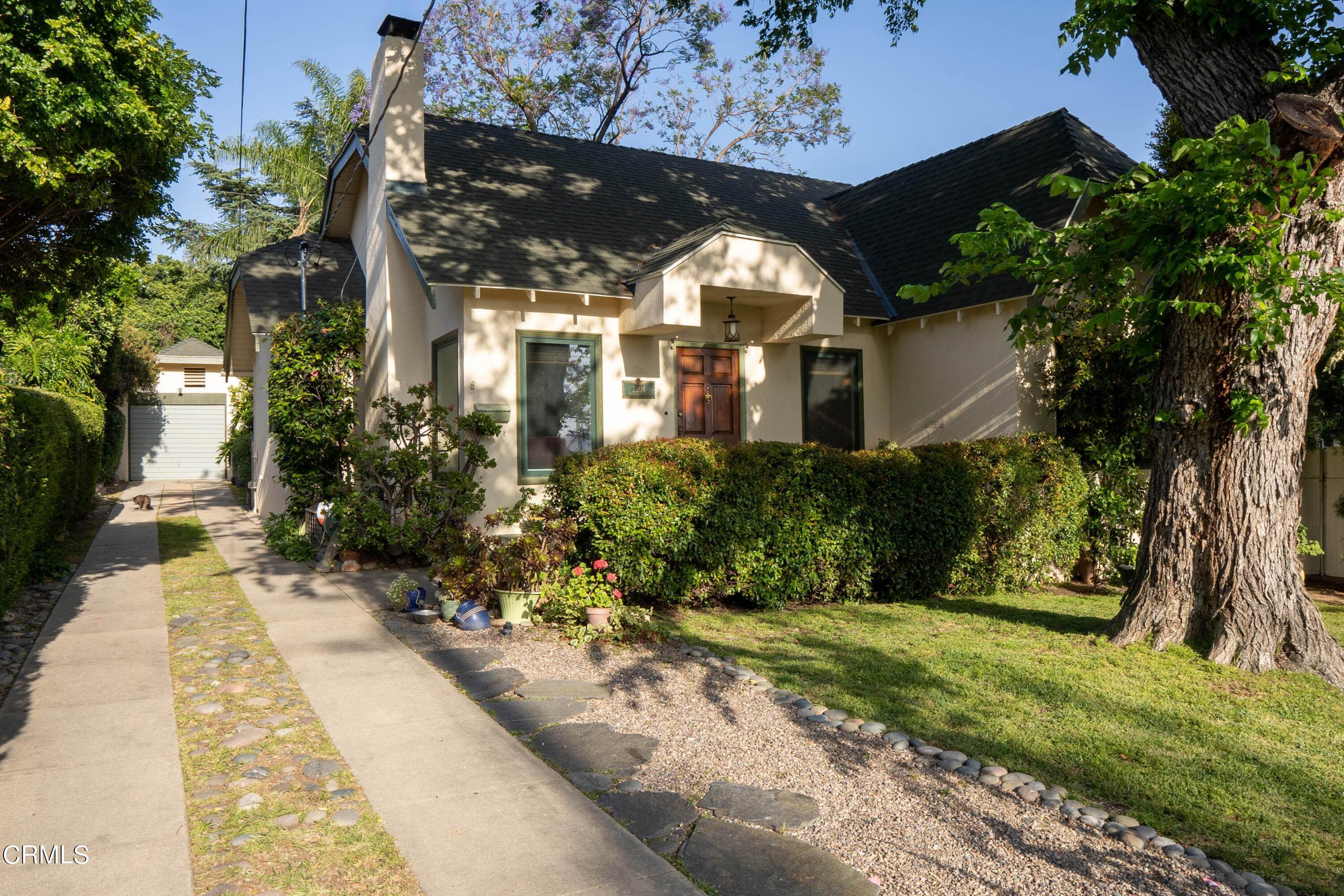 Single Family Homes for Sale at 2204 Navarro Avenue Altadena, California 91001 United States