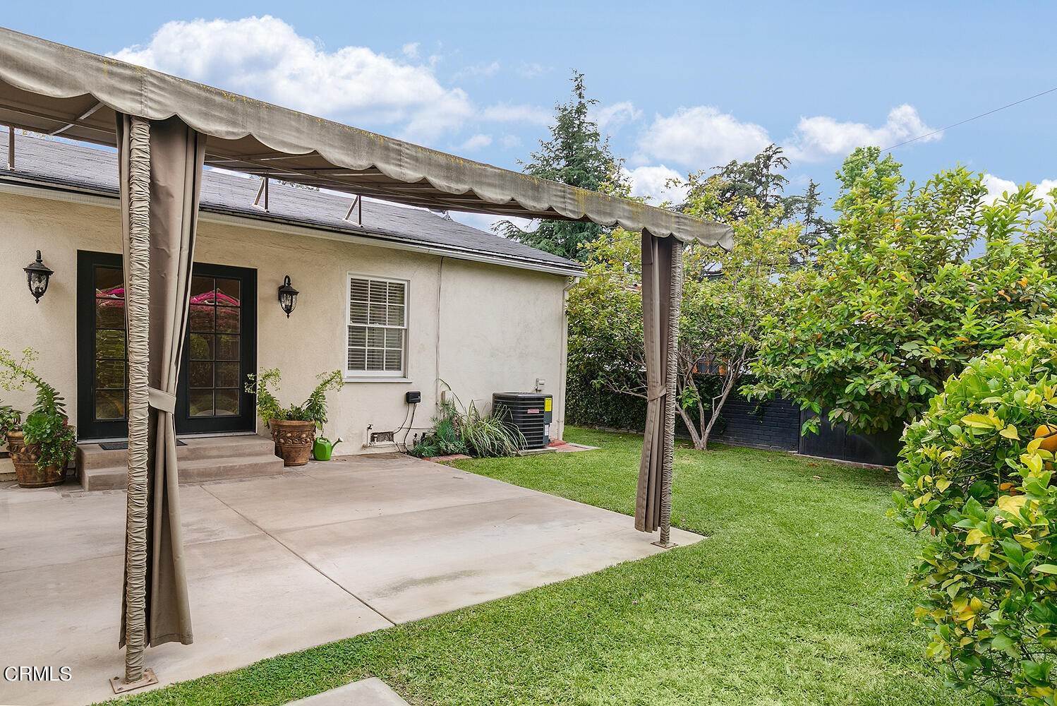 24. Single Family Homes for Sale at 2835 Huntington Drive San Marino, California 91108 United States