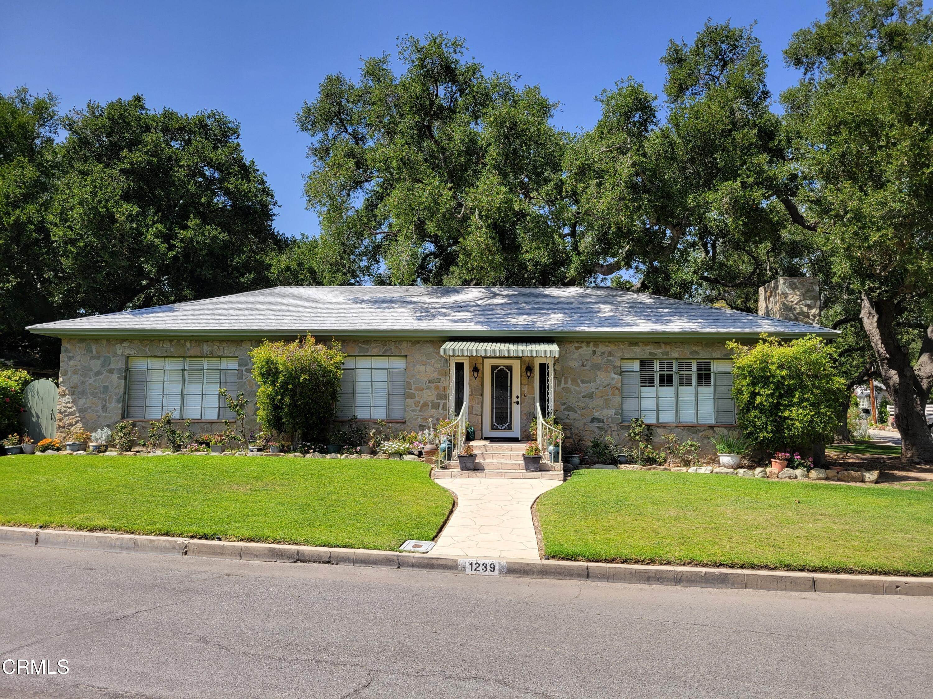 Single Family Homes for Sale at 1239 Fern Oaks Drive Santa Paula, California 93060 United States
