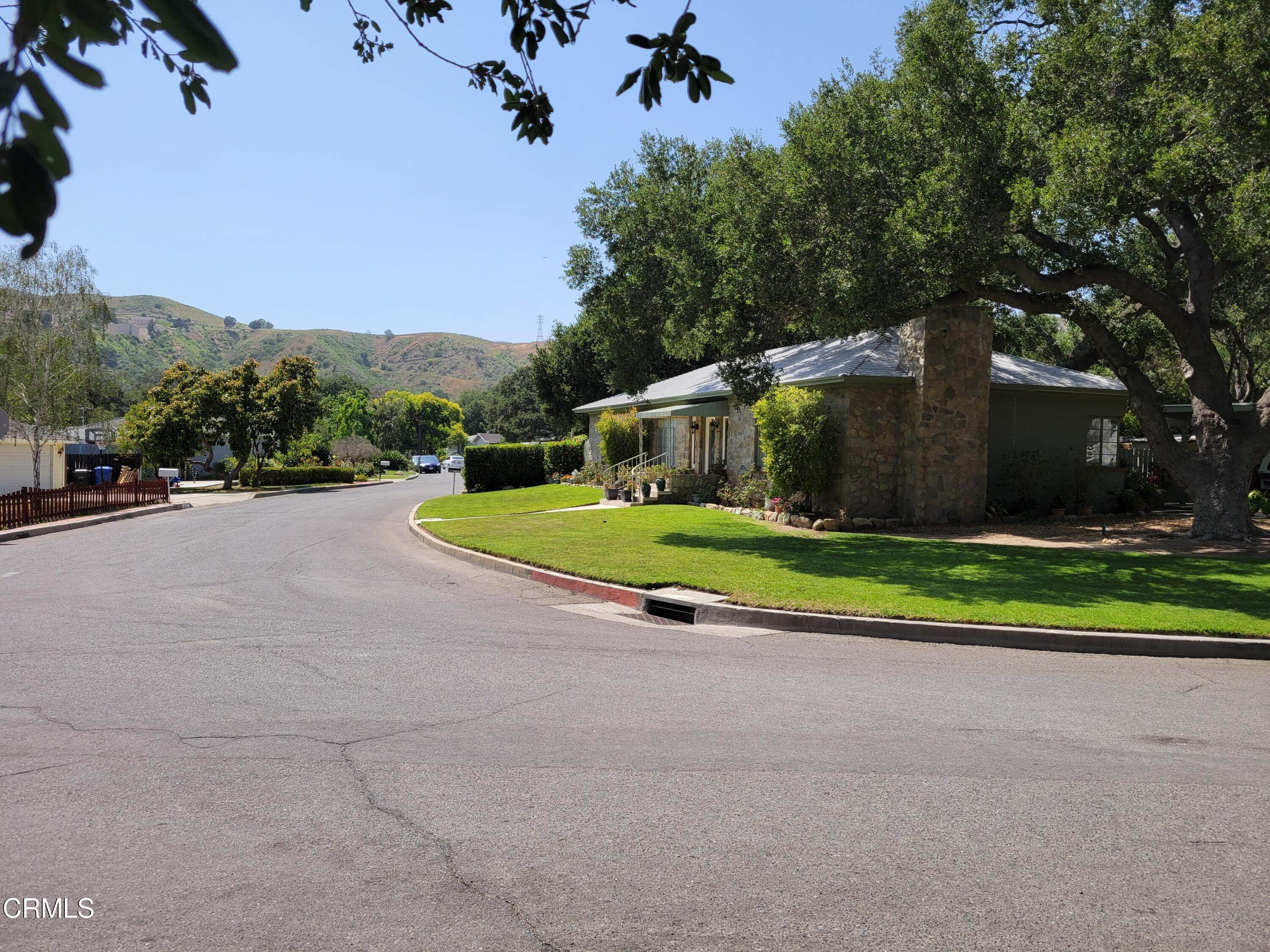 5. Single Family Homes for Sale at 1239 Fern Oaks Drive Santa Paula, California 93060 United States