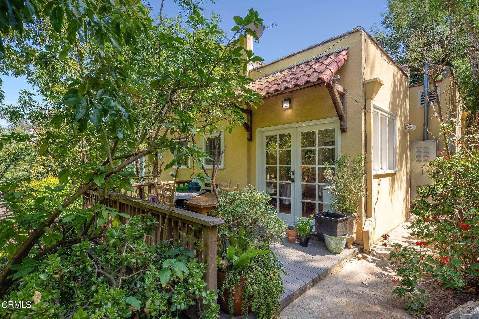 5. Single Family Homes for Sale at 2027 North Highland Avenue Hollywood, California 90068 United States