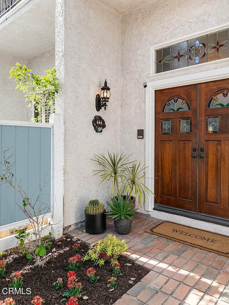 2. Townhouse for Sale at 444 South Los Robles Avenue 3 #3 444 South Los Robles Avenue 3 Pasadena, California 91101 United States