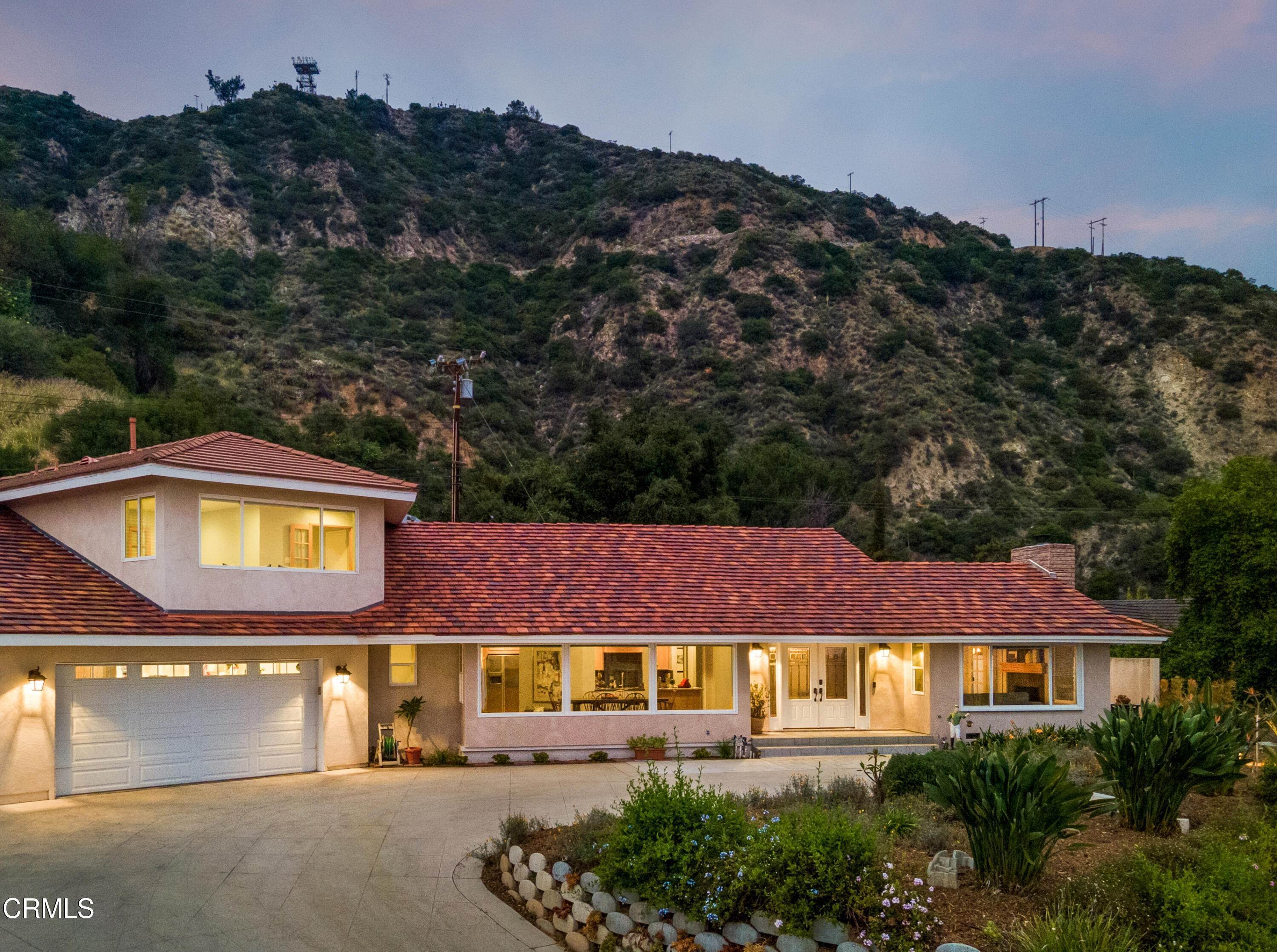 Single Family Homes 为 销售 在 2215 Canyon Road 阿卡迪亚, 加利福尼亚州 91006 美国
