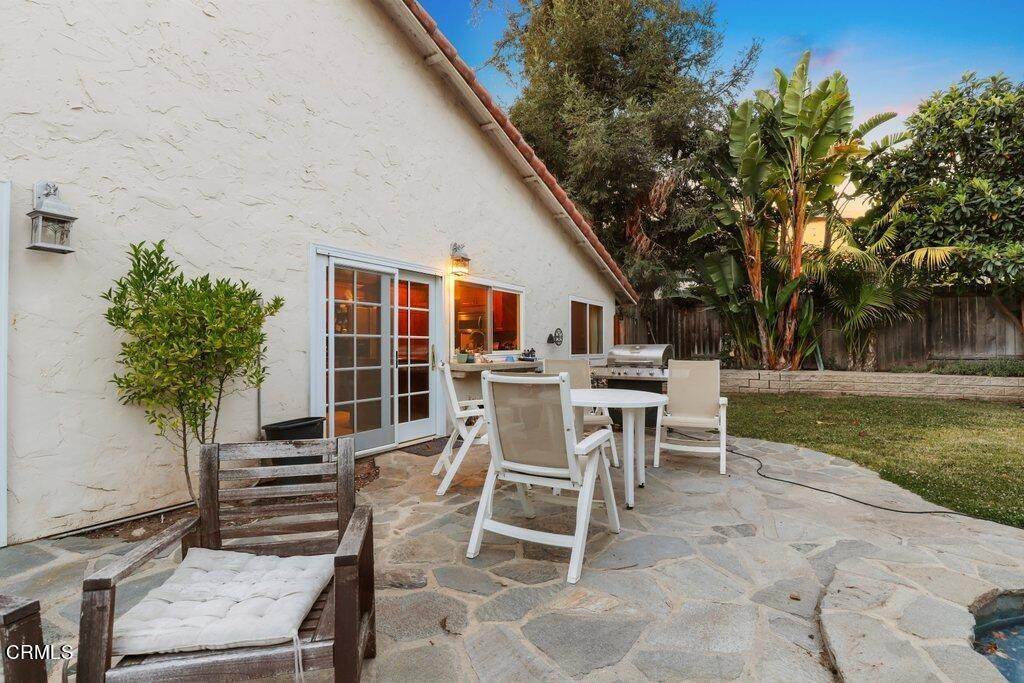 27. Single Family Homes for Sale at 414 Camino Laguna Vista Goleta, California 93117 United States