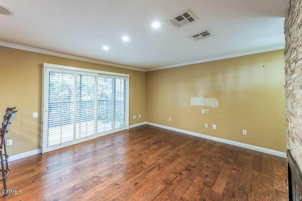 7. Condominiums for Sale at 3476 Stancrest Drive Glendale, California 91208 United States